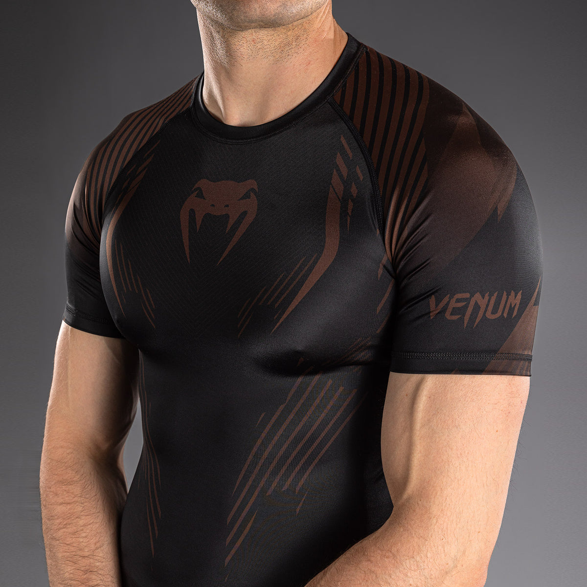 Venum No-Gi 6.0 Rashguard a Maniche Corte - Nero/Marrone