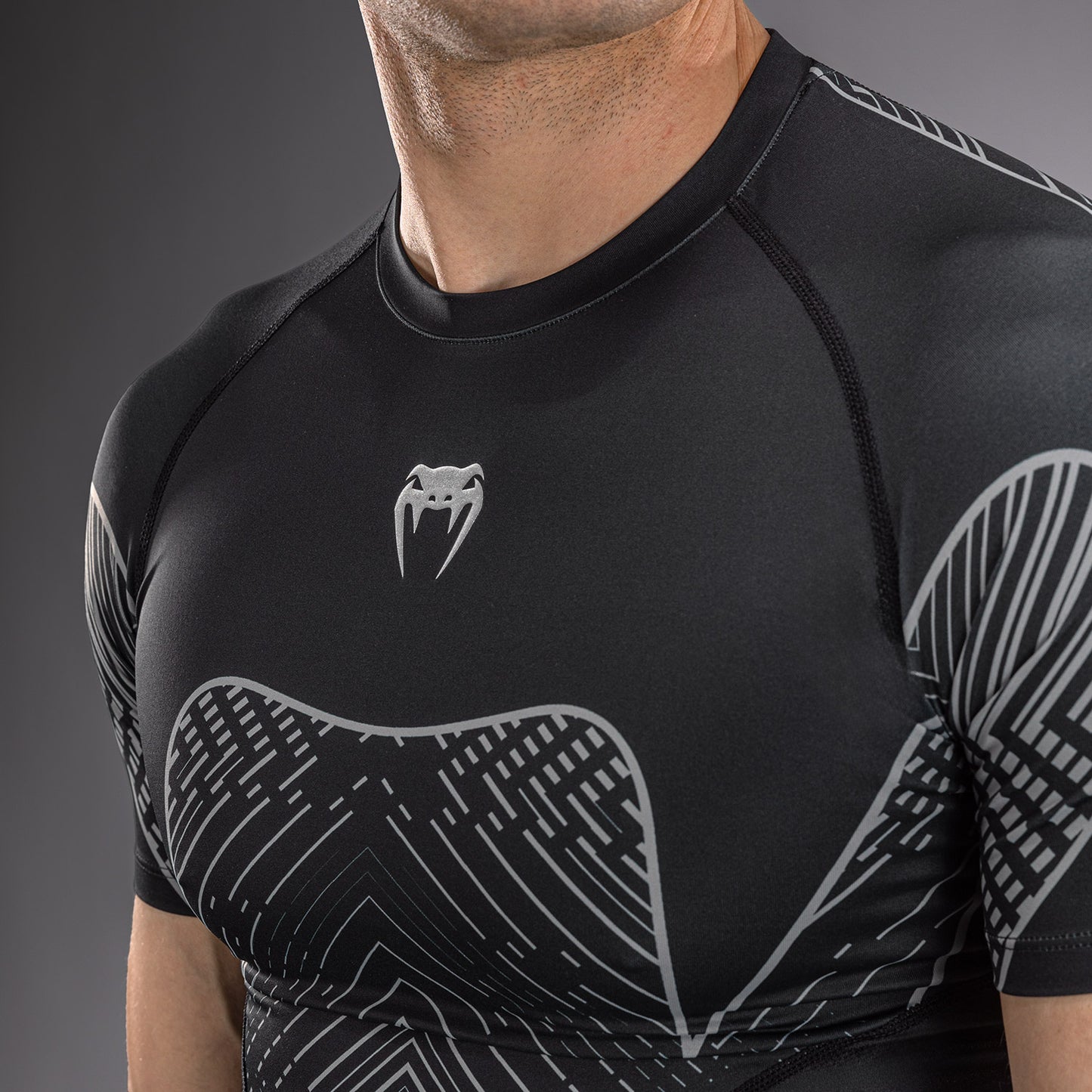 Venum Midnight Fury Rashguard a Maniche Corte – Nero/Grigio/Argento