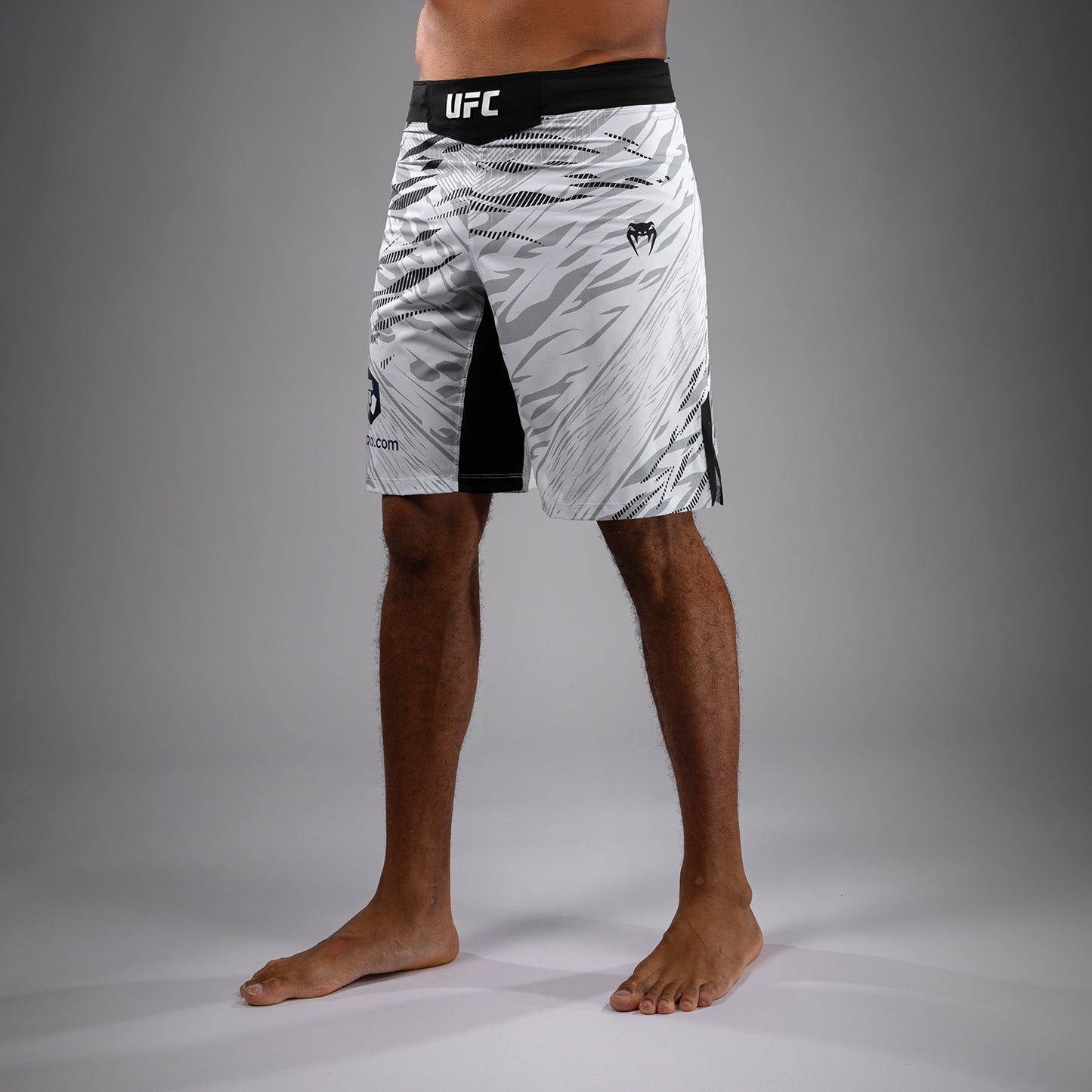 UFC Fusion by Venum Authentic Fight Night Shorts da Lotta per Uomo - Fit Largo - Bianco