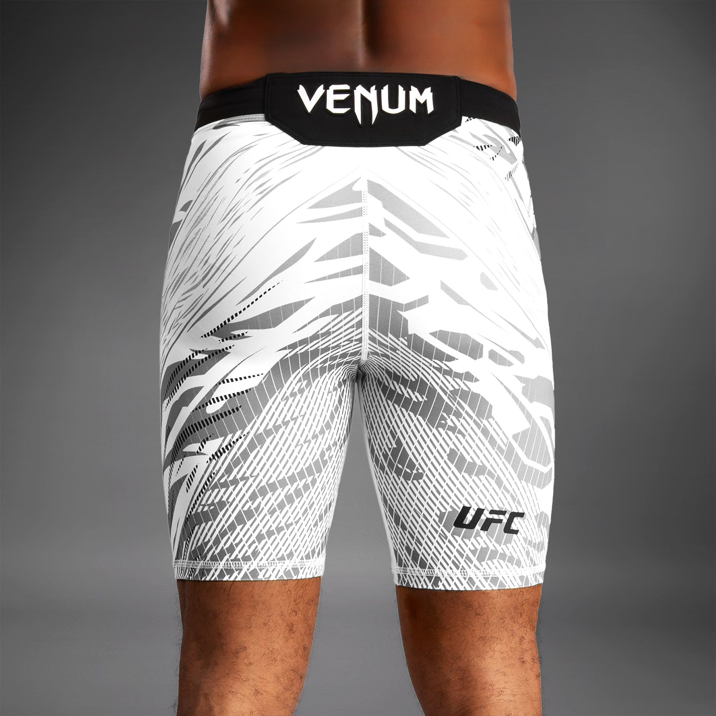 UFC Fusion by Venum Authentic Fight Night Vale Tudo Shorts per Uomo - Bianco