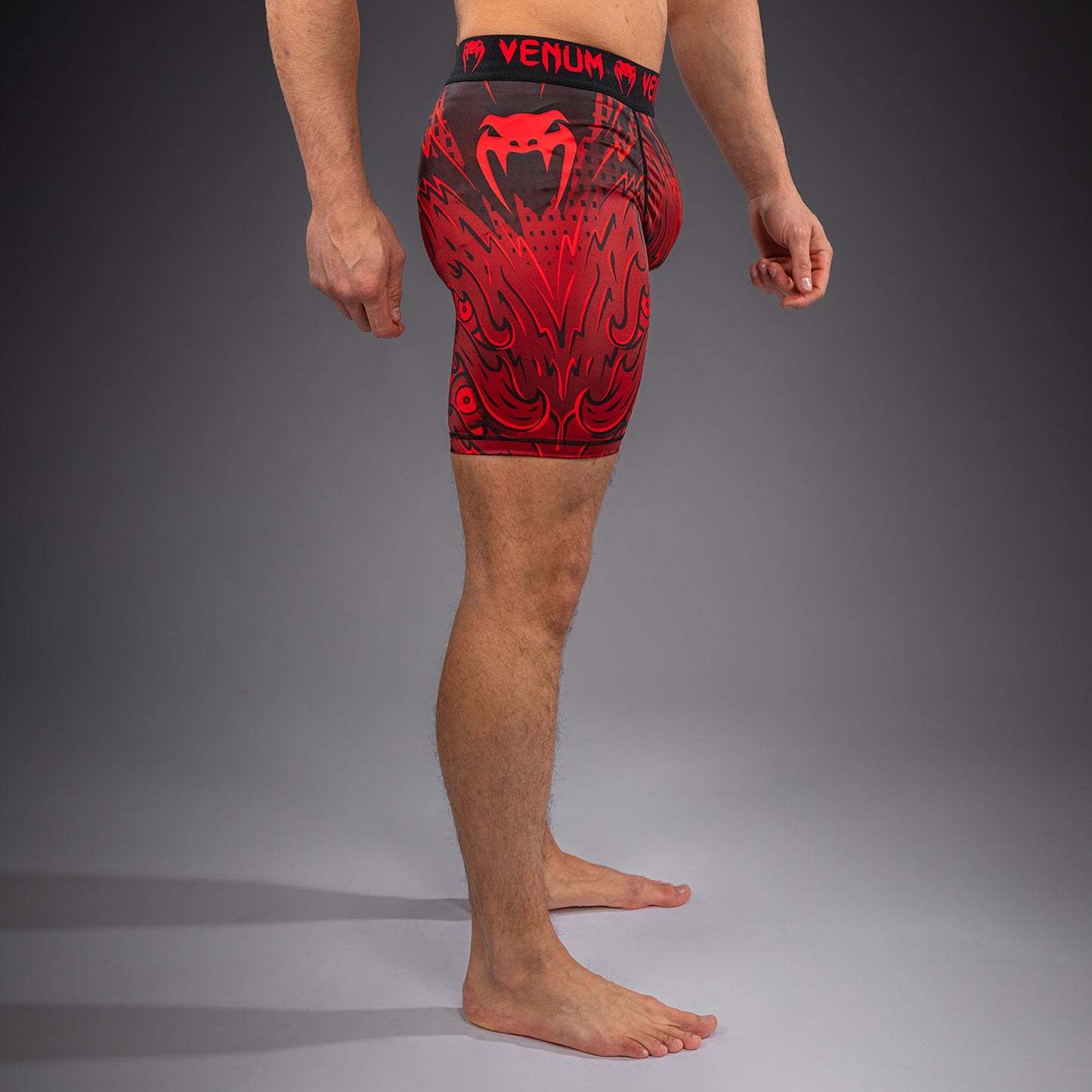 Venum Wolf Atak Pantaloncini a Compressione – Nero/Rosso