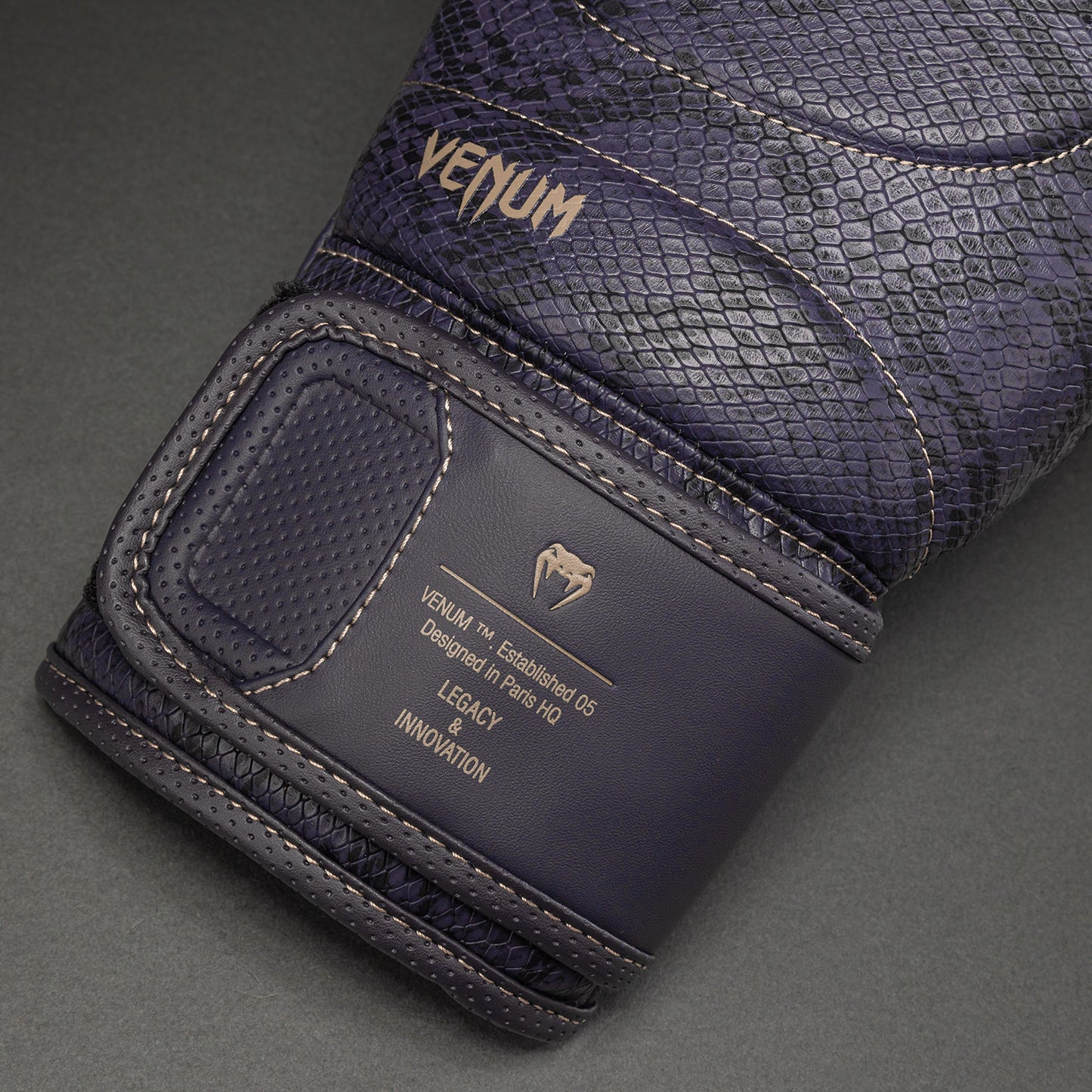 Venum Impact Evo Scales Guanti da boxe – Viola Scuro