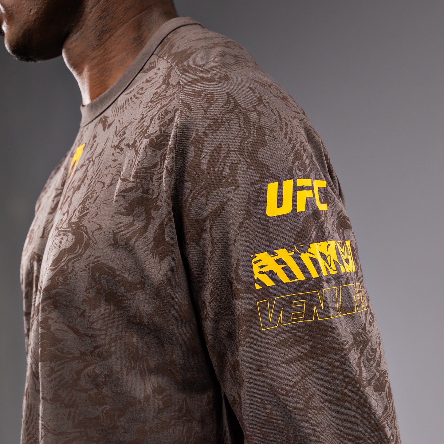 UFC Fusion by Venum Fight Week Maglietta a Manica Lunga per Uomo - Marrone terra