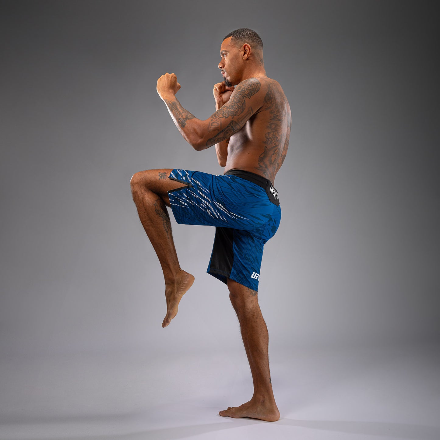 UFC Fusion by Venum Authentic Fight Night Shorts da Lotta per Uomo - Fit Largo - Blu