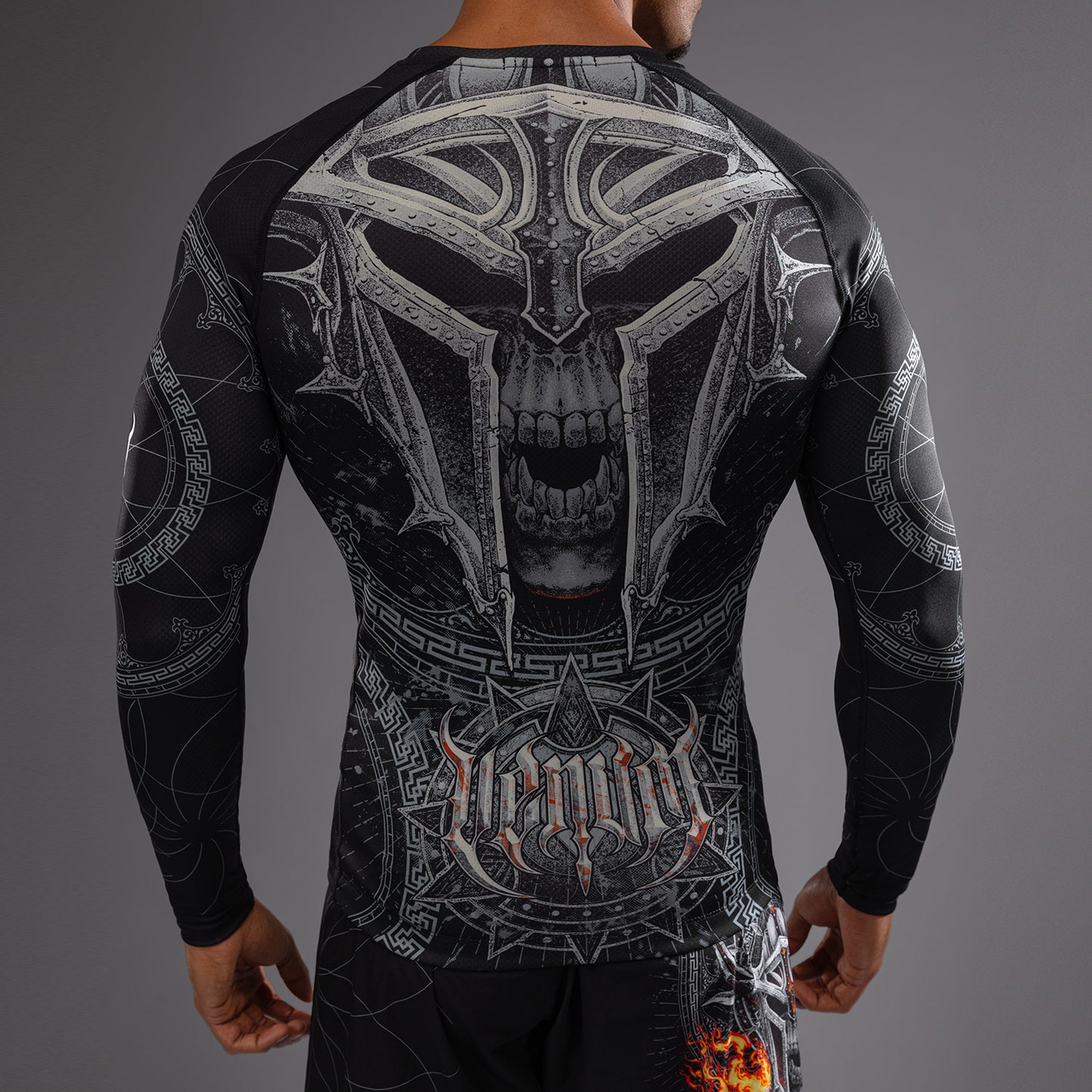 Venum Gladiator 5.0 Rashguard A Maniche Lunghe - Nero/Argento