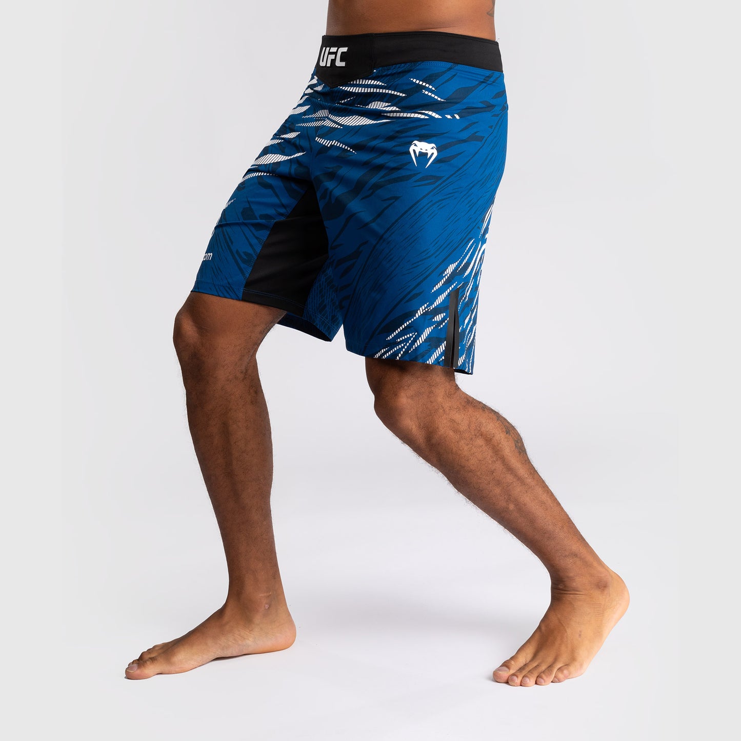 UFC Fusion by Venum Personalizzati Authentic Fight Night Shorts da Lotta per Uomo - Fit Largo - Blu