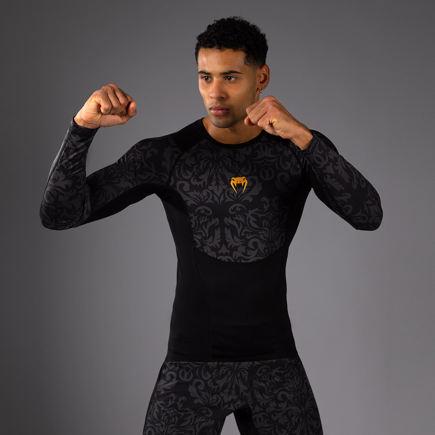 Venum x Topuria Unmatched Edition Rashguard a Maniche Lunghe - Nero/Oro