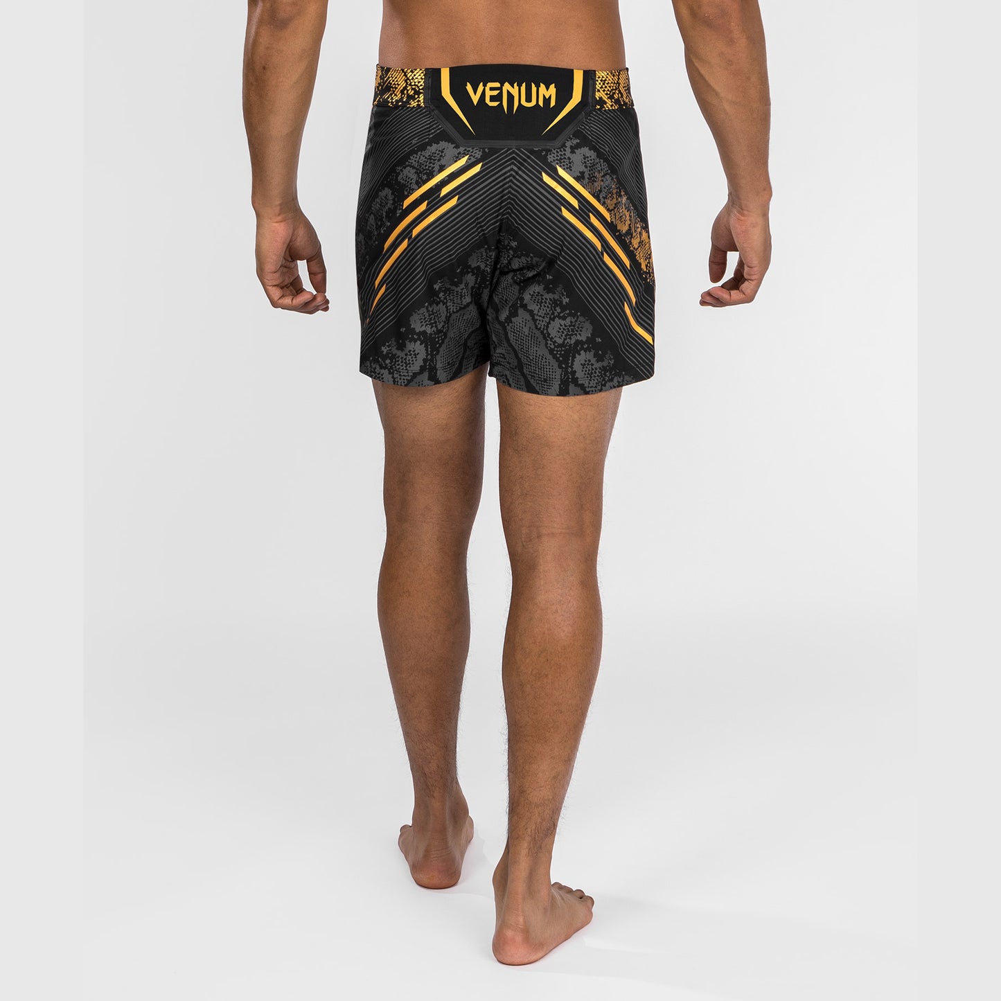 Pantaloncini da combattimento UFC Adrenaline by Venum personalizzati Authentic Fight Night Uomo - Short Fit - Nero/Oro