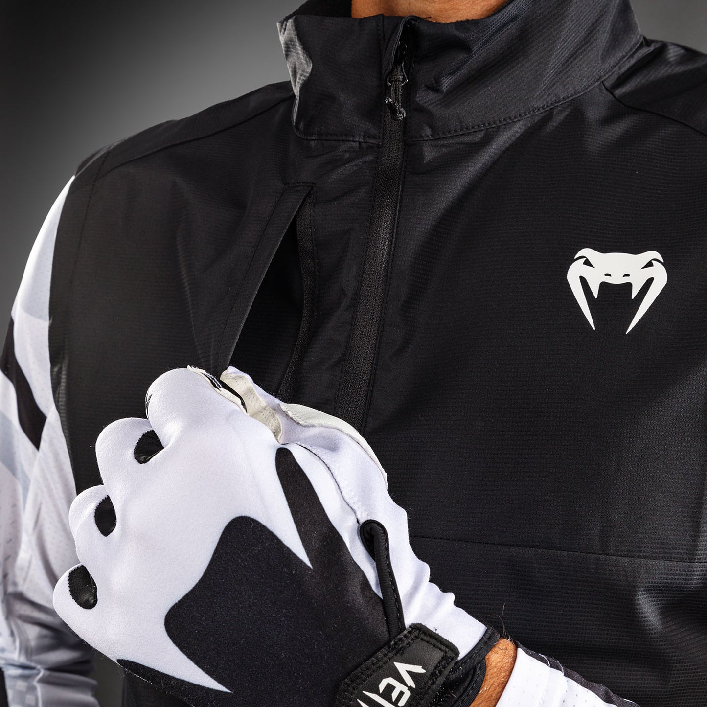 Venum MX Basics Gilet antivento - Nero/Bianco