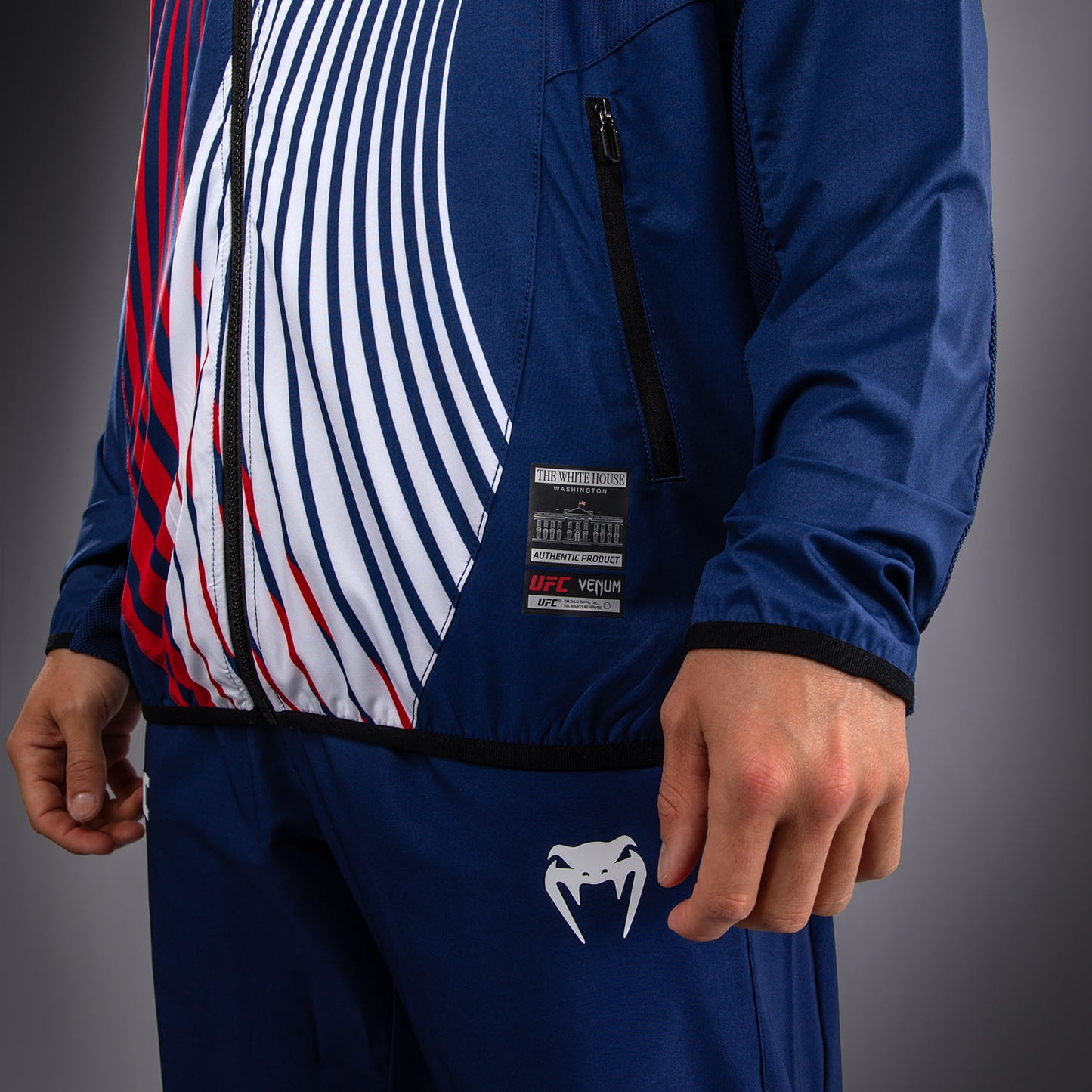 Official UFC Freedom 250 by Venum Authentic Fight Night Felpa con cappuccio Walkout da uomo - Blu