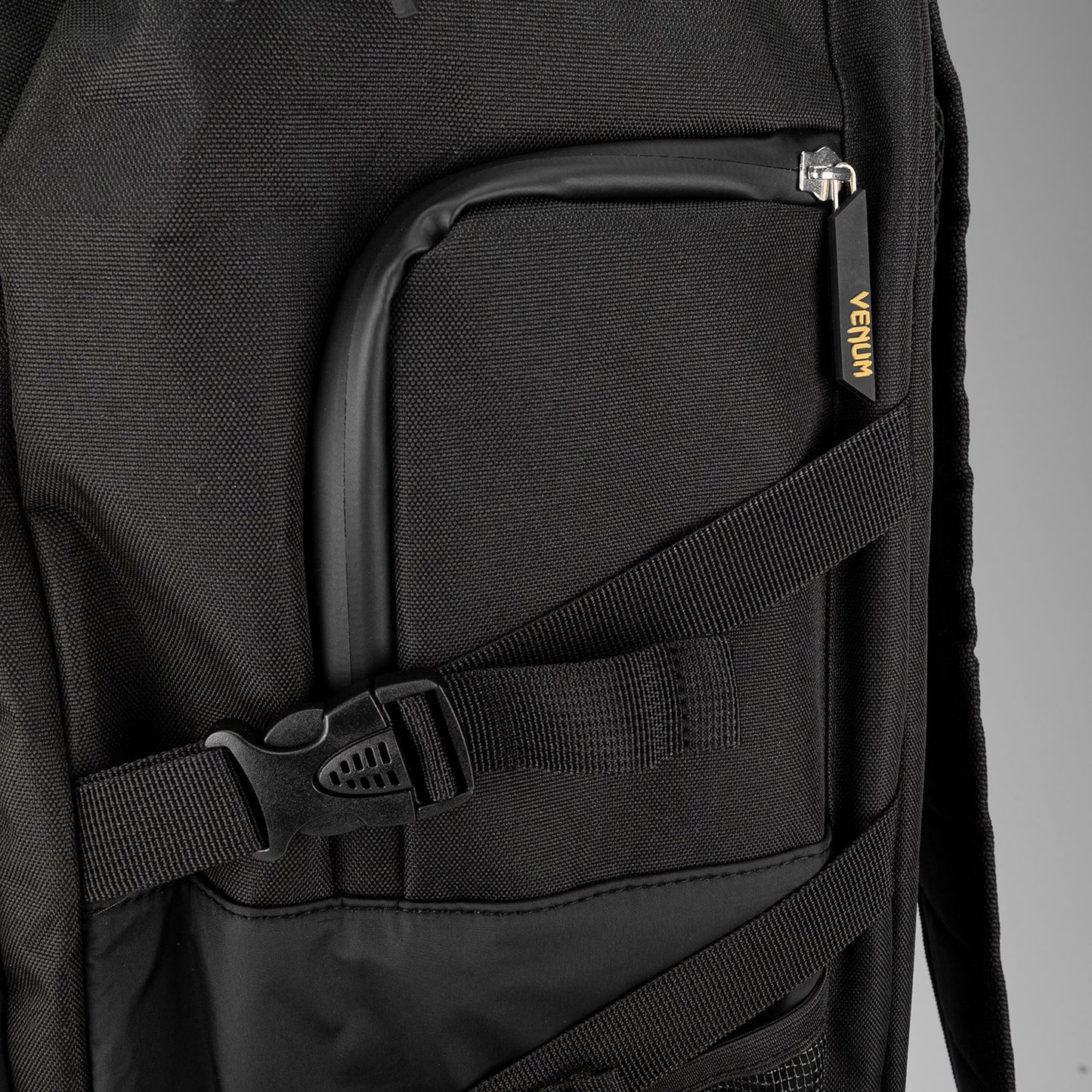 Venum Challenger Xtrem Evo Zaino (50-63L) – Nero/Oro