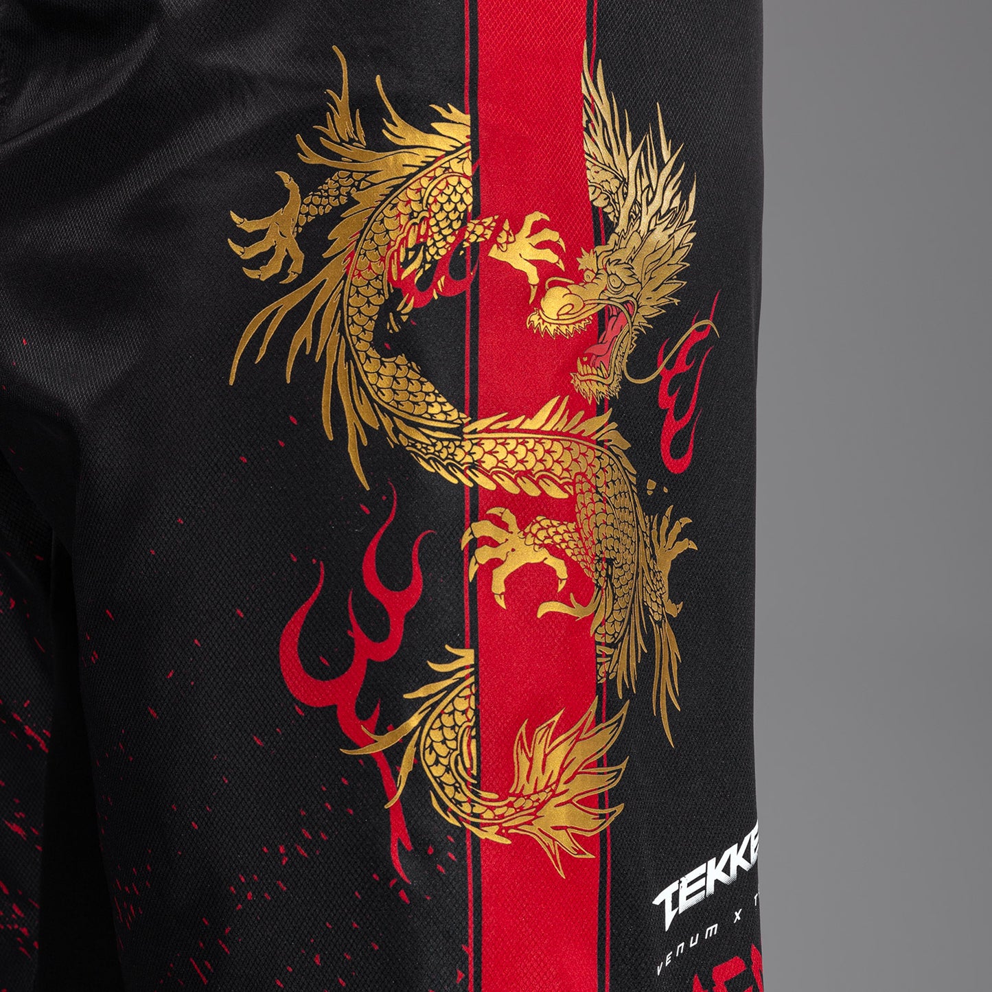 Venum x TEKKEN 8 - Marshall Law Pantaloni da Combattimento - Nero/Rosso/Oro