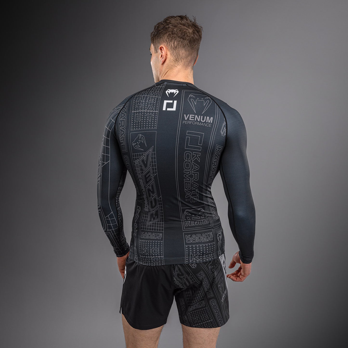 Karate Combat by Venum Rashguard a Maniche Lunghe – Nero/Grigio