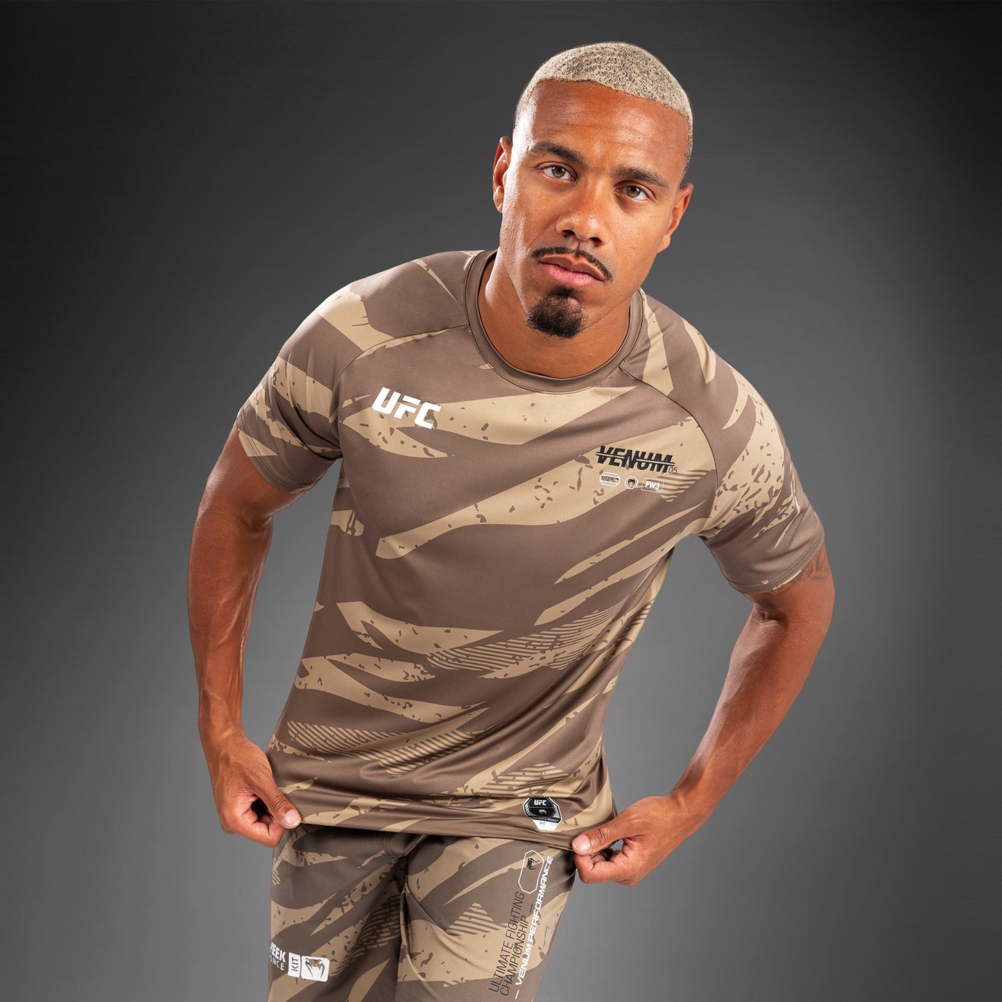 UFC Adrenaline by Venum Fight Week Maglietta Dry Tech da Uomo - Desert Camo