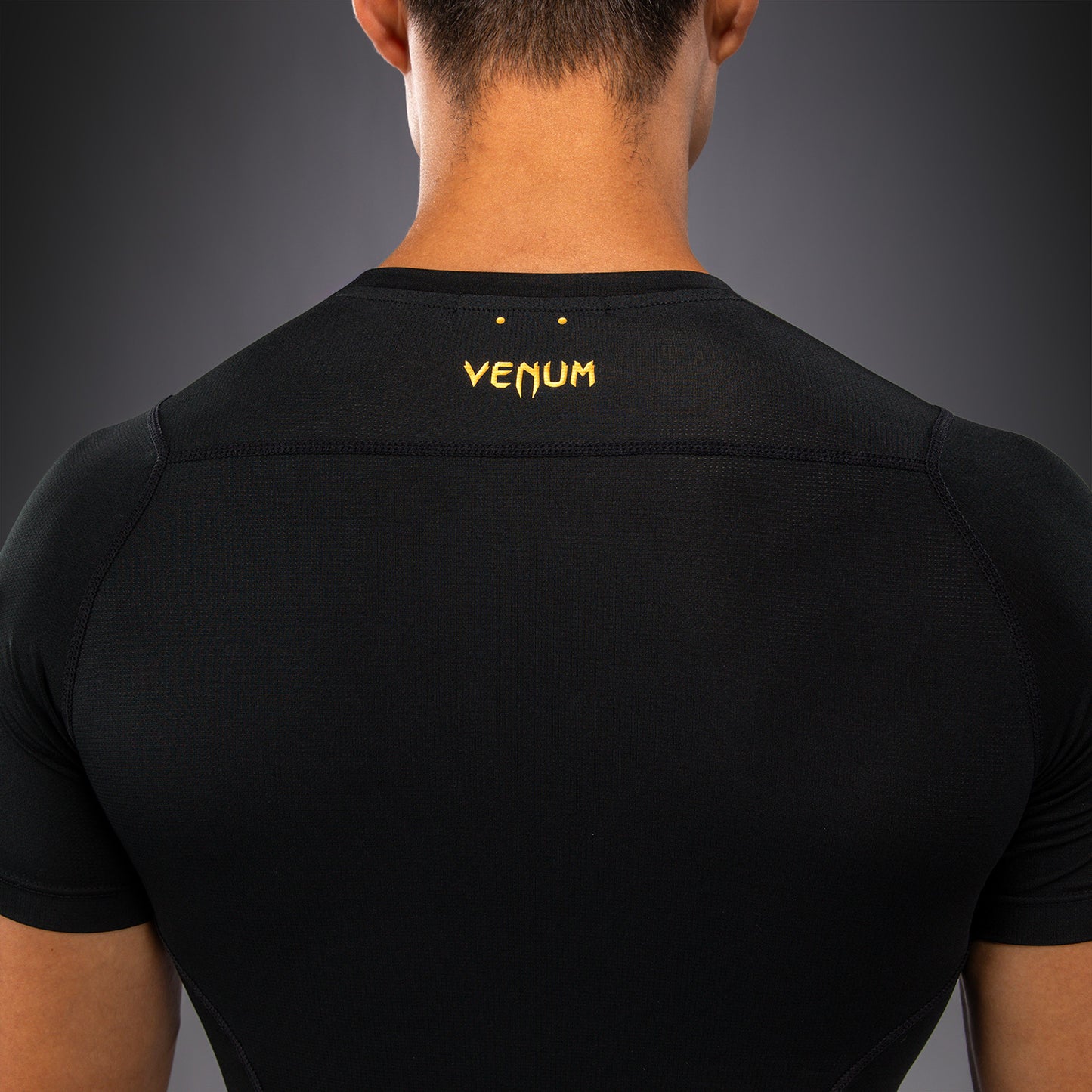 Venum G-Core Rashguard a Maniche Corte - Nero/Oro