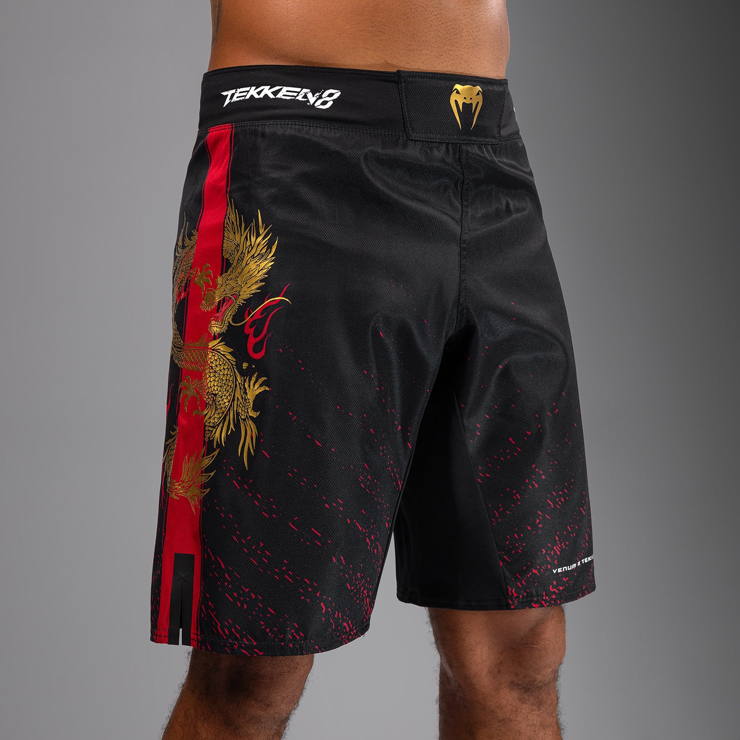 Venum x TEKKEN 8 - Marshall Law Pantaloni da Combattimento - Nero/Rosso/Oro