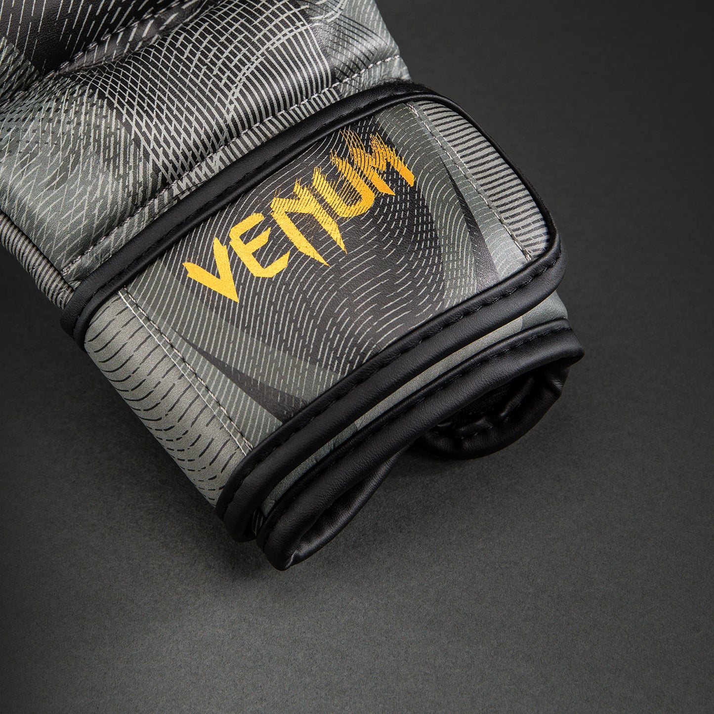 Venum Galactic 3.0 Guanti da Sparring - Nero/Oro