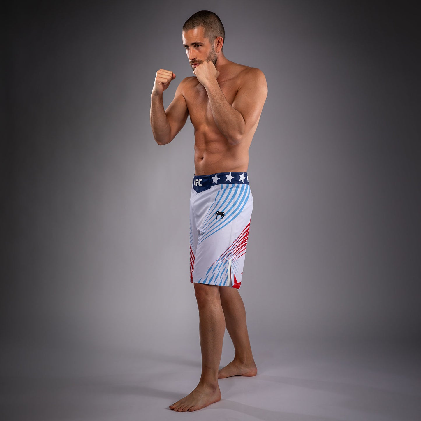 Official UFC Freedom 250 by Venum Authentic Fight Night Pantaloncini da combattimento taglio lungo da uomo - Bianco