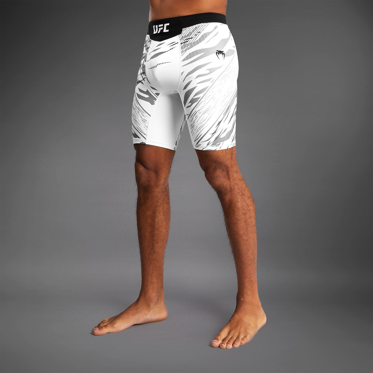 UFC Fusion by Venum Authentic Fight Night Vale Tudo Shorts per Uomo - Bianco