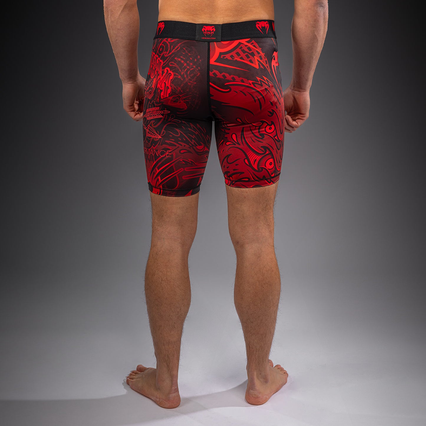 Venum Wolf Atak Pantaloncini a Compressione – Nero/Rosso