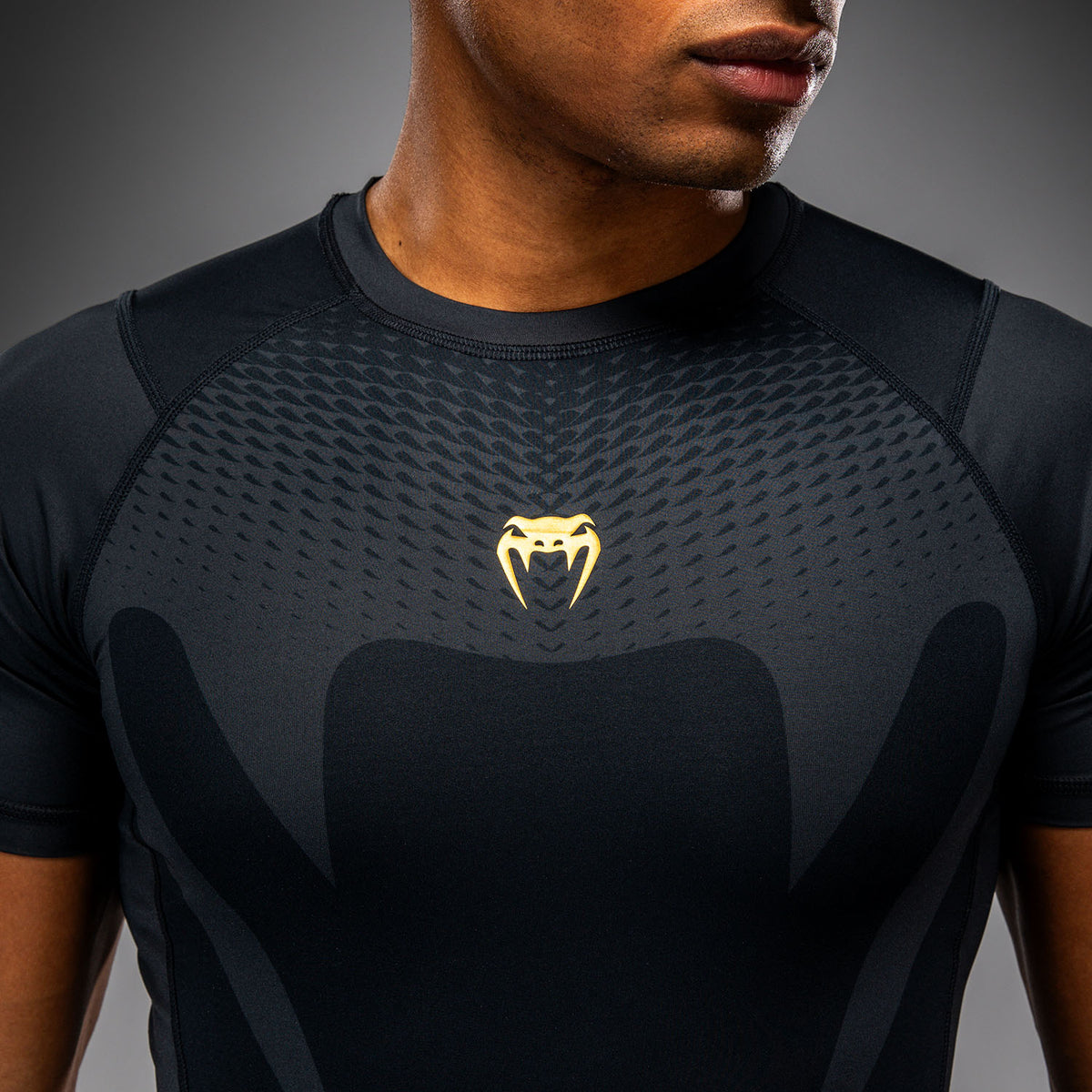 Venum Attack Rashguard a maniche corte - Nero/Oro