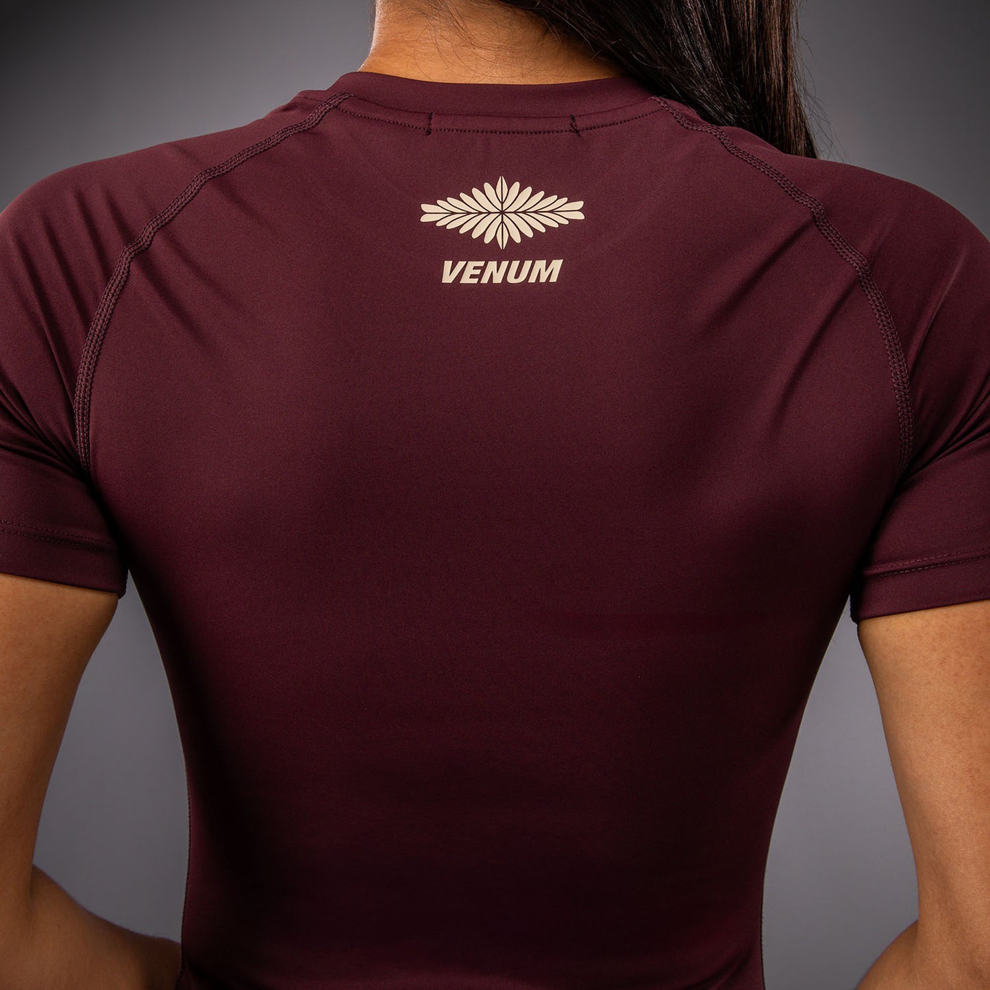 Venum Talisman Rashguard a Maniche Corte - Prugna