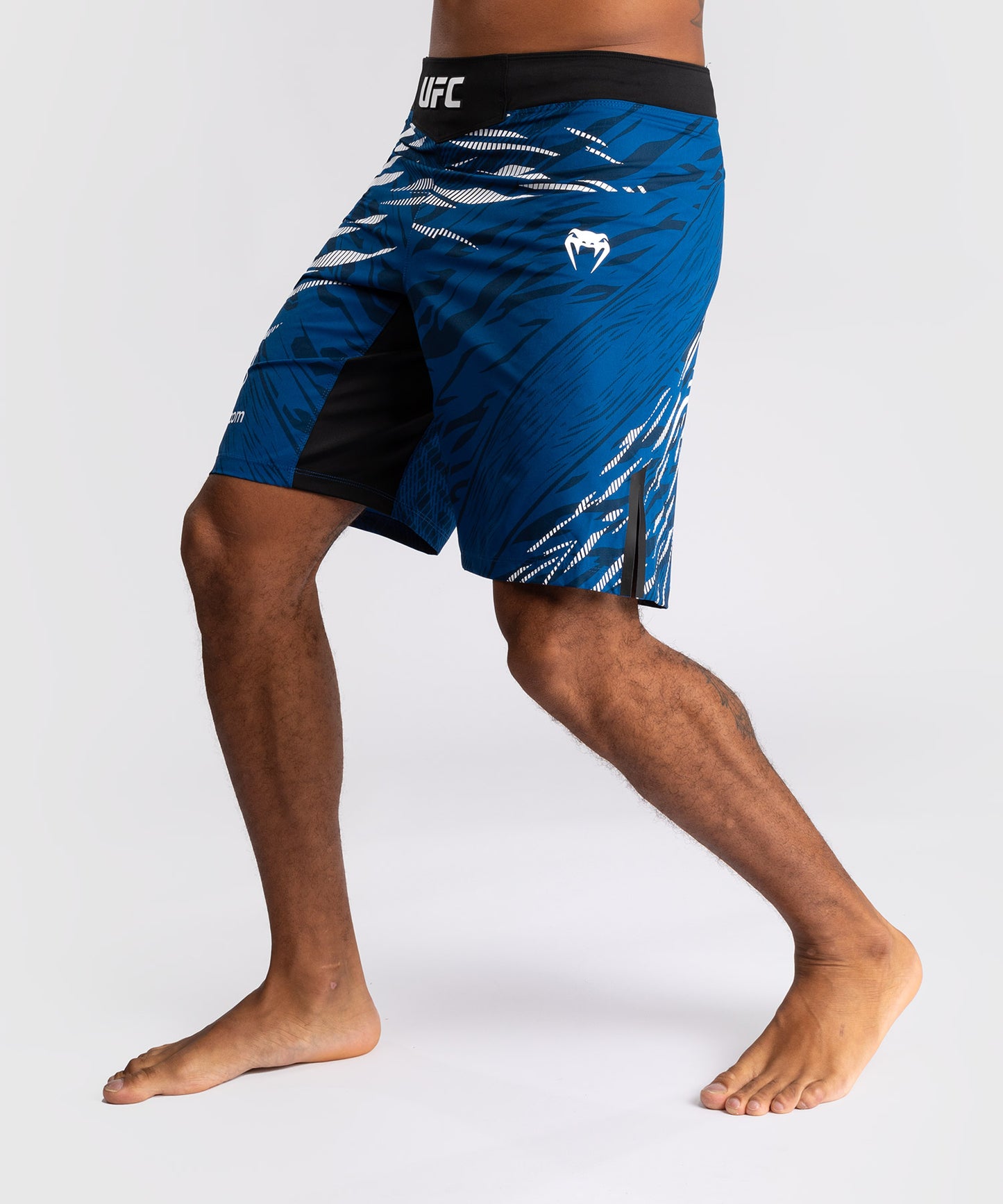 UFC Fusion by Venum Authentic Fight Night Shorts da Lotta per Uomo - Fit Largo - Blu