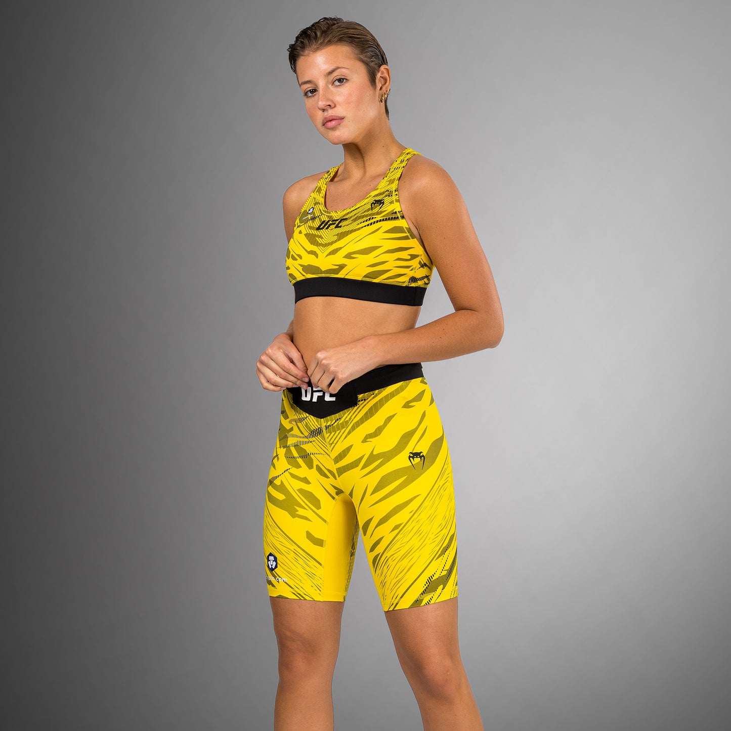 UFC Fusion by Venum Authentic Fight Night Vale Tudo Shorts per Donna - Fit Largo - Giallo