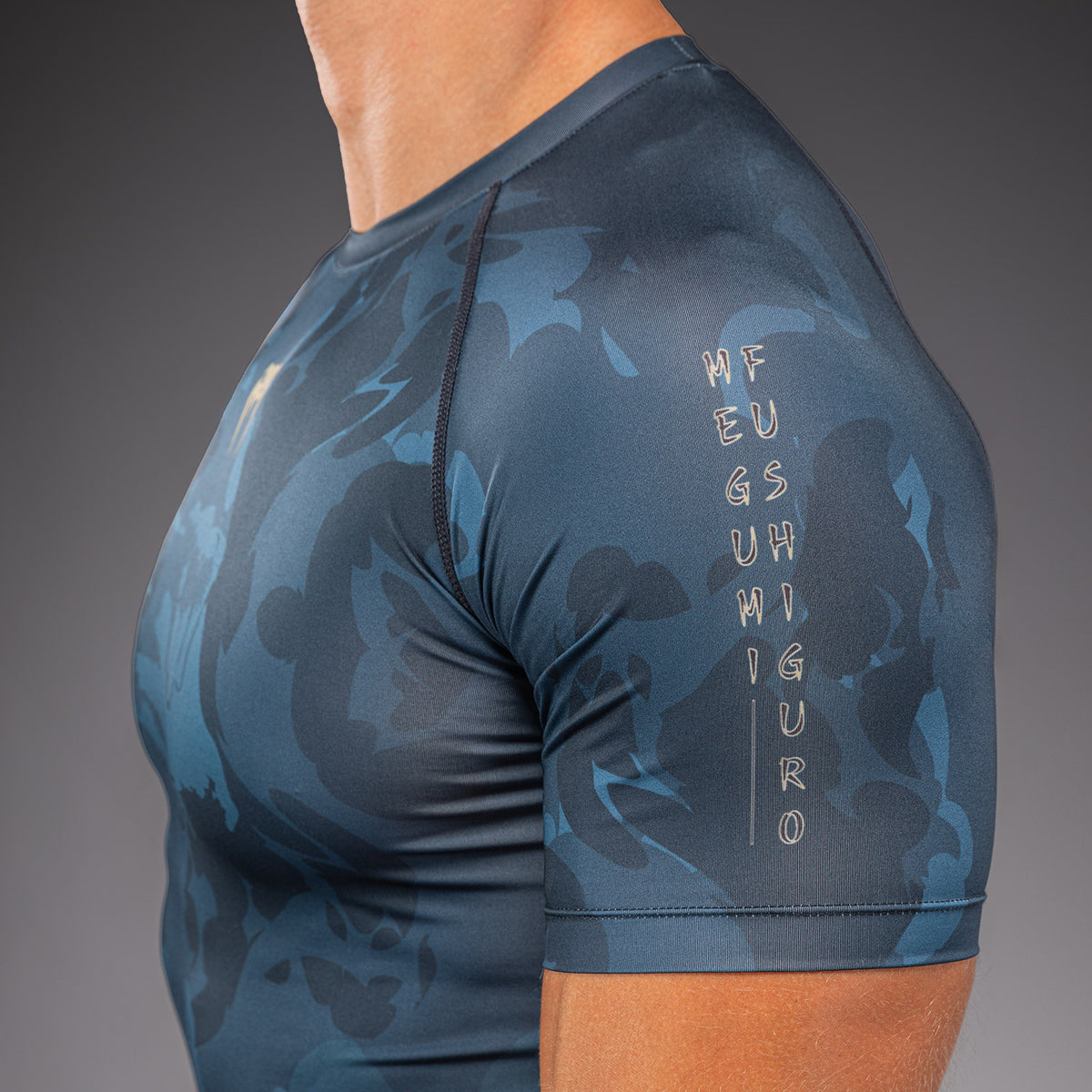 Jujutsu Kaisen x Venum Fushiguro Rashguard a Maniche Corte – Verde Oceano