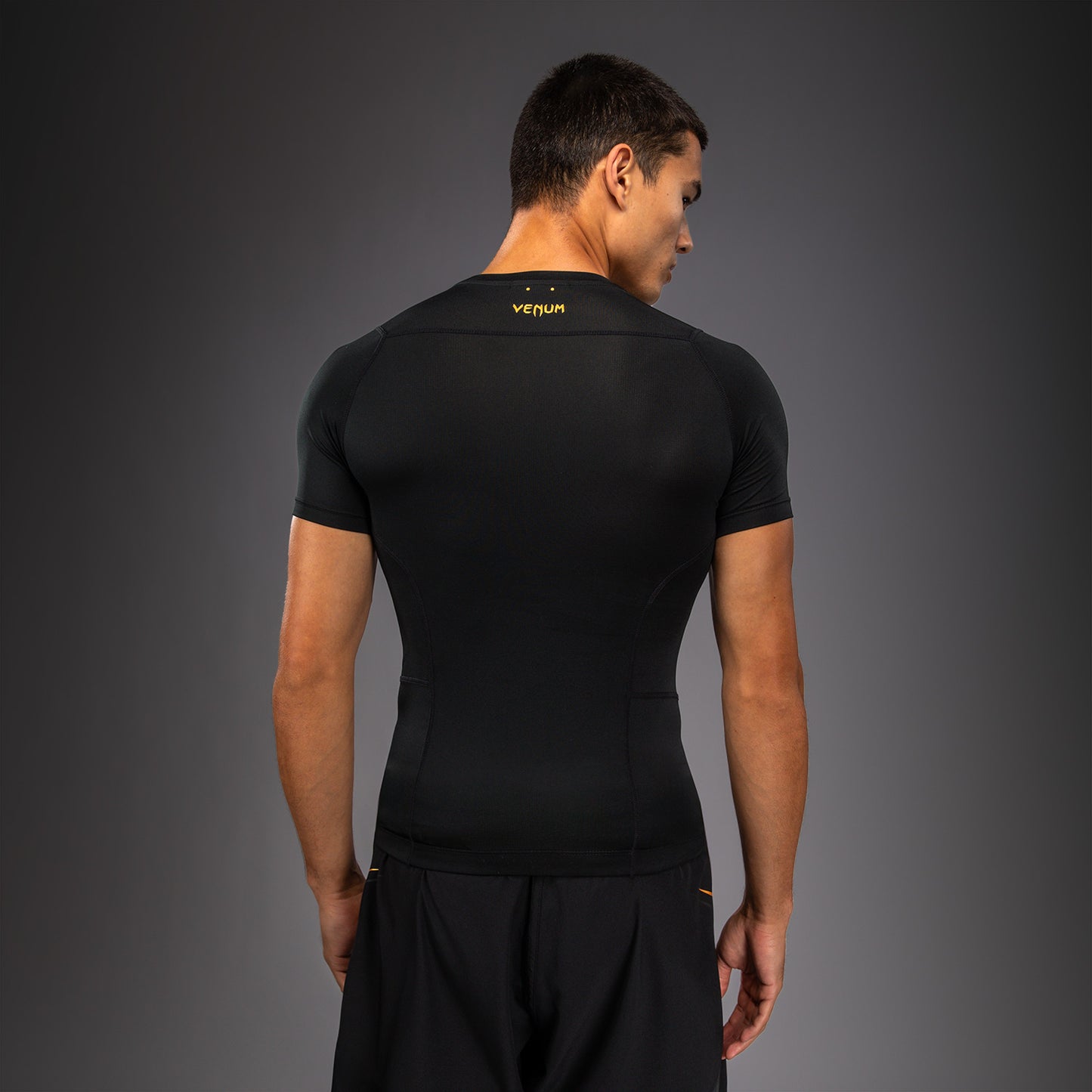 Venum G-Core Rashguard a Maniche Corte - Nero/Oro