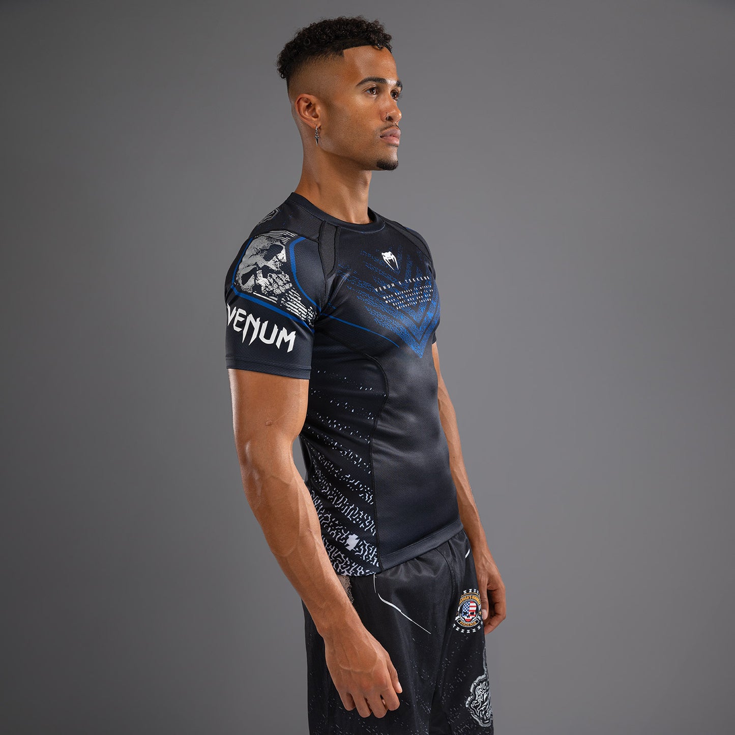 Venum x TEKKEN 8 - Paul Phoenix Rashguard a maniche Corte - Nero/Blu
