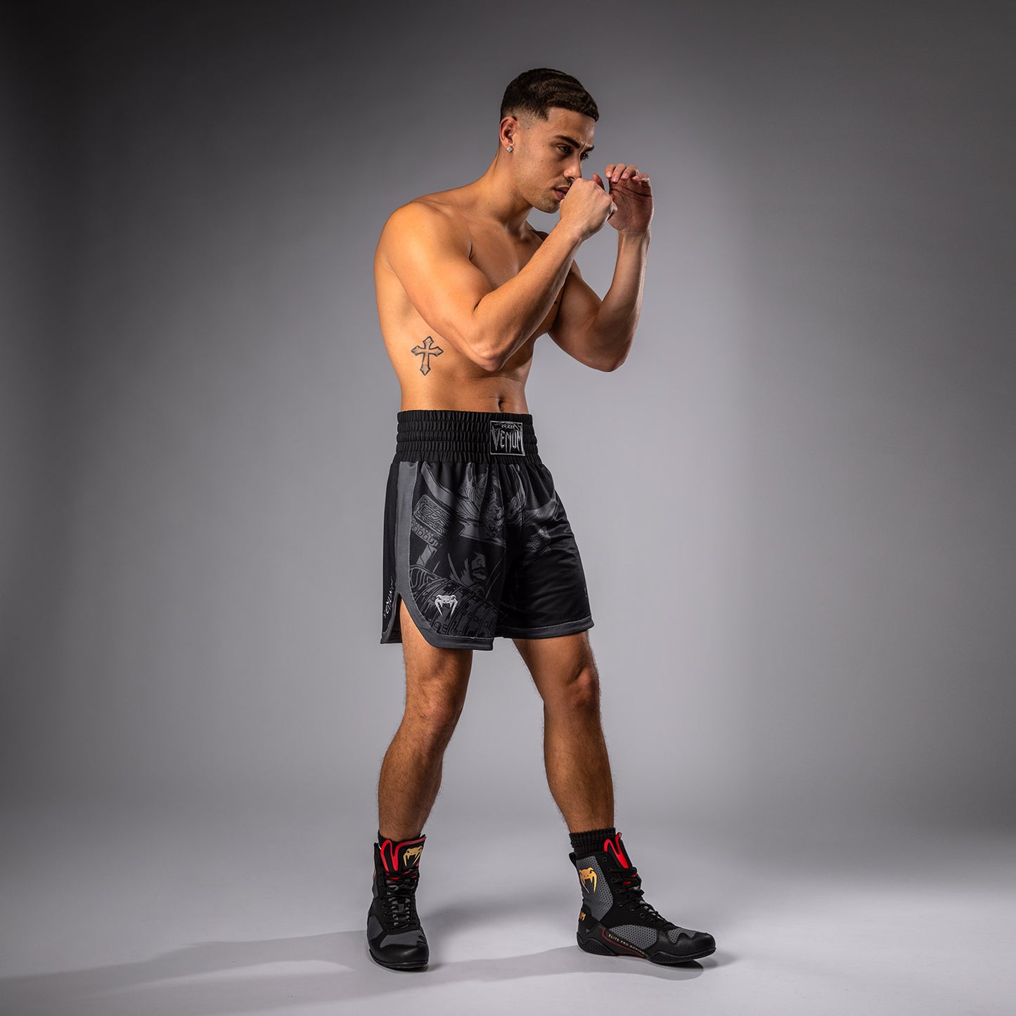 Venum x Assassin’s Creed Shadows Pantaloncini da boxe da uomo - Nero