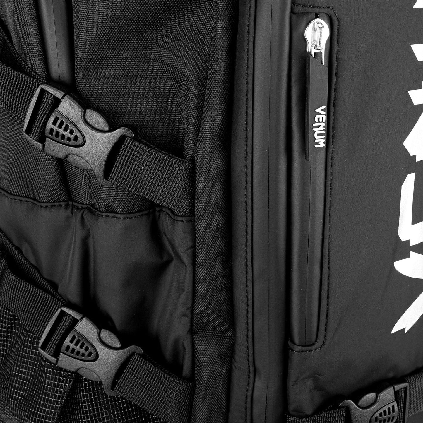 Venum Challenger Xtrem Evo Zaino (50-63L) – Nero/Bianco