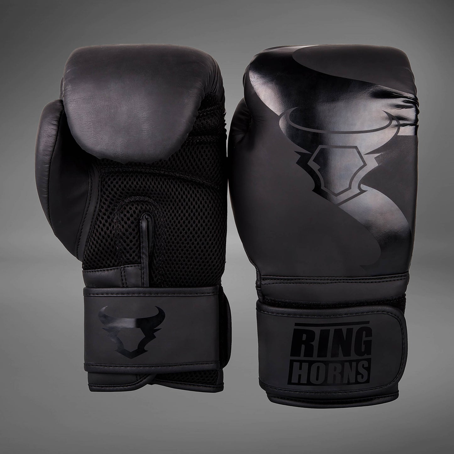 Ringhorns Charger by Venum Boxing Gloves – Nero/Nero