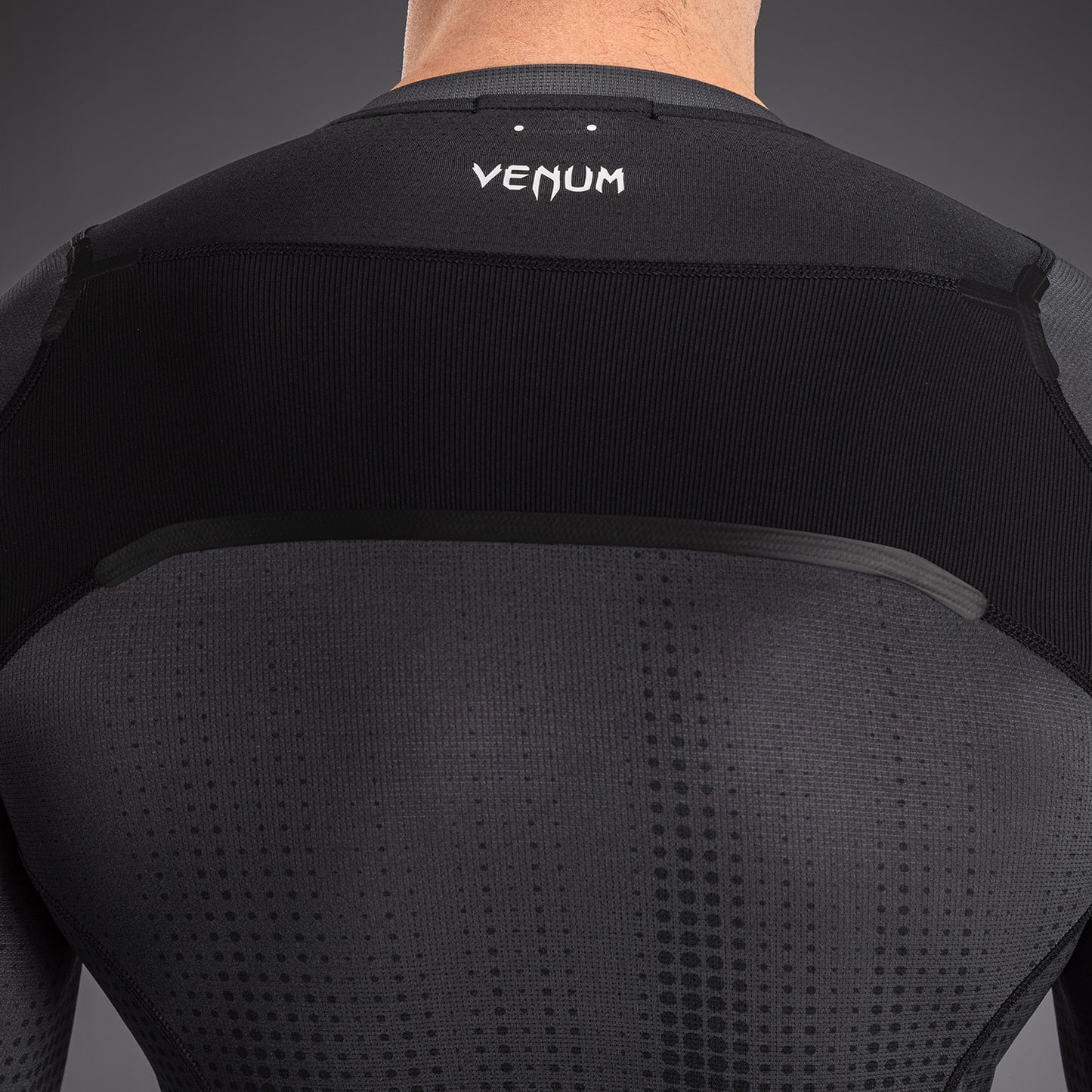 Venum Stealth Rashguard a Maniche Lunghe – Nero/Bianco
