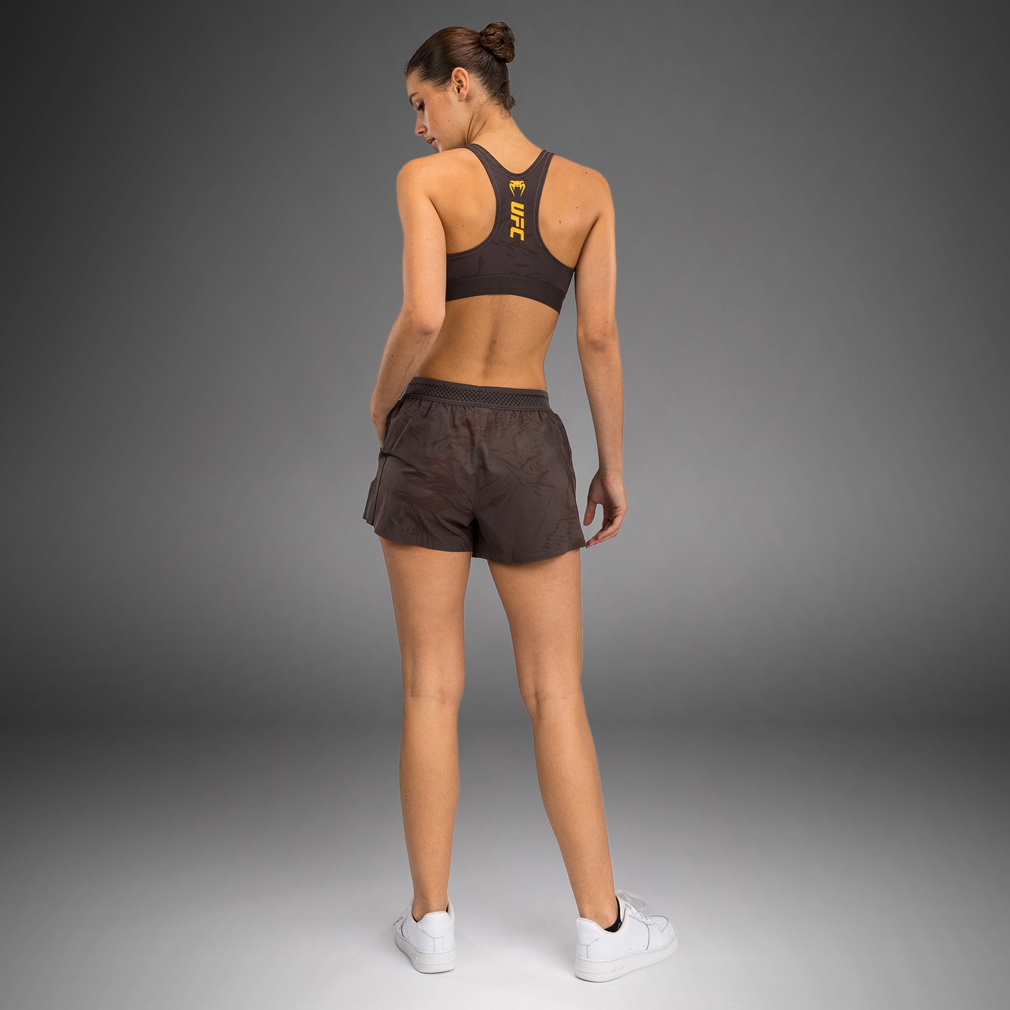 UFC Fusion by Venum Fight Week Shorts Performance per Donna - Marrone terra