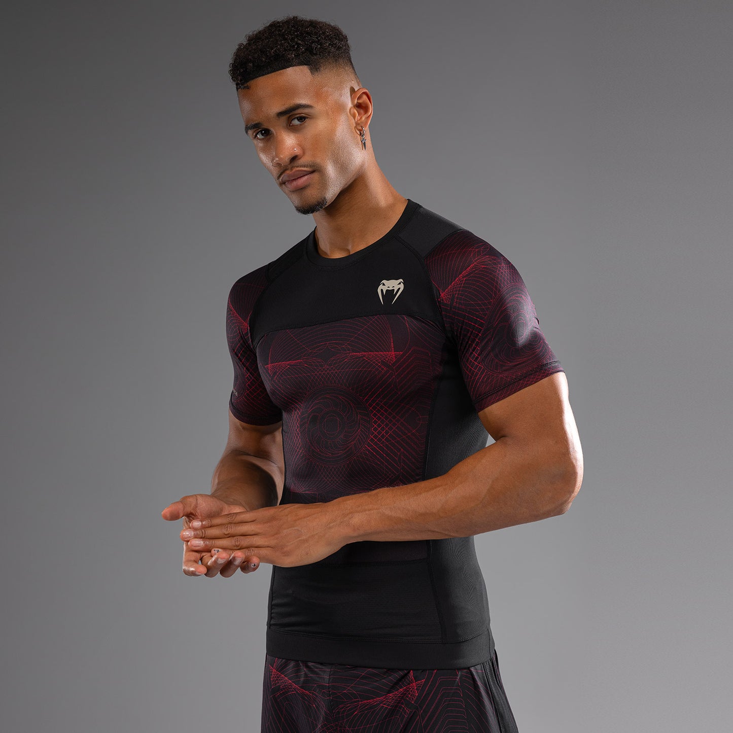 Venum G-Fit Air Rashguard a maniche Corte - Nero Profondo/Rosso Fuoco