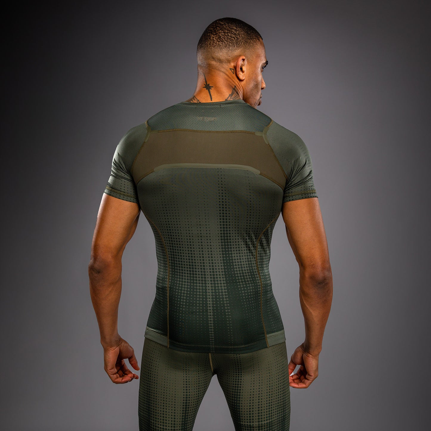 Venum Stealth Rashguard a Maniche Corte – Kaki/Verde Scuro