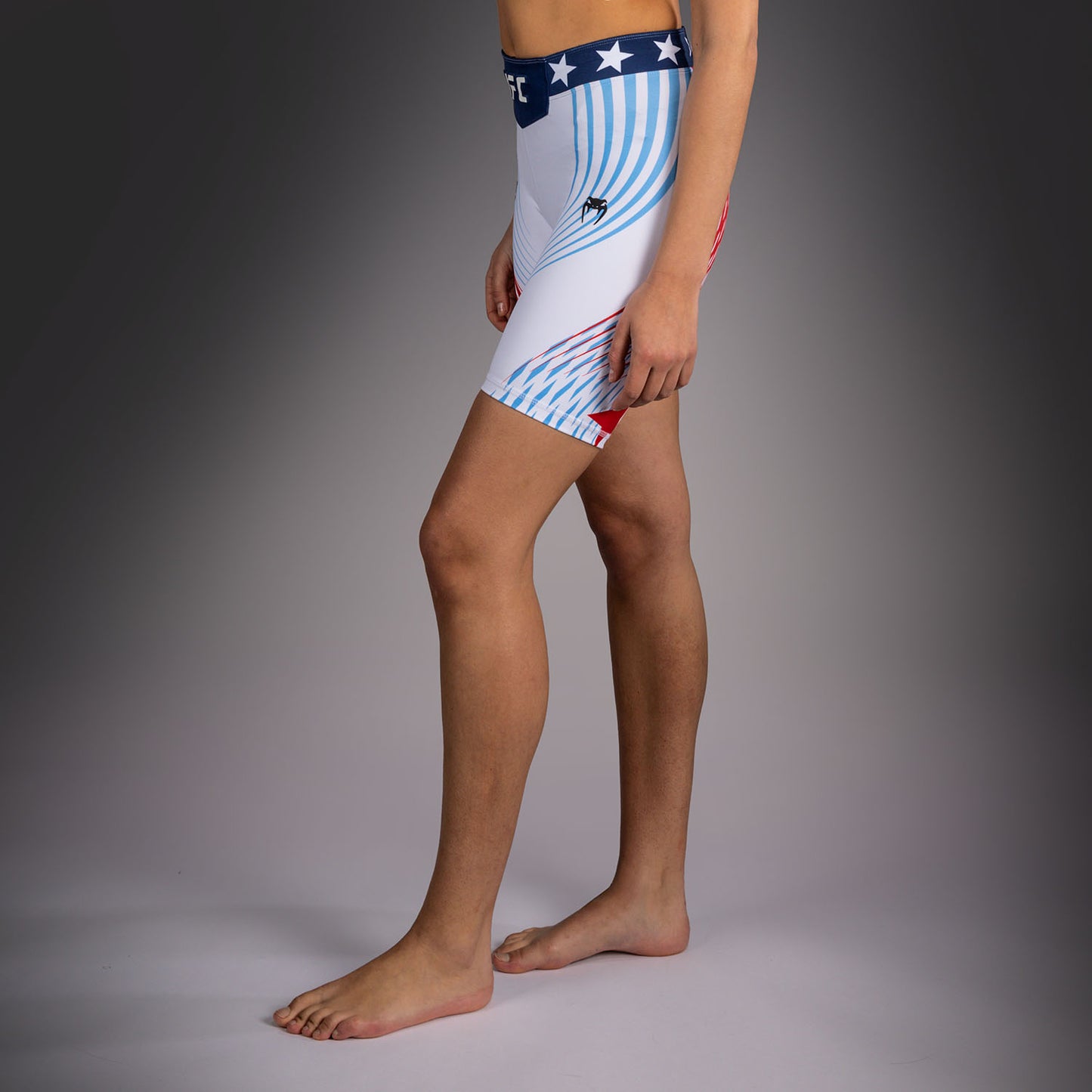 Official UFC Freedom 250 by Venum Authentic Pantaloncini Vale Tudo taglio lungo da donna - Bianco