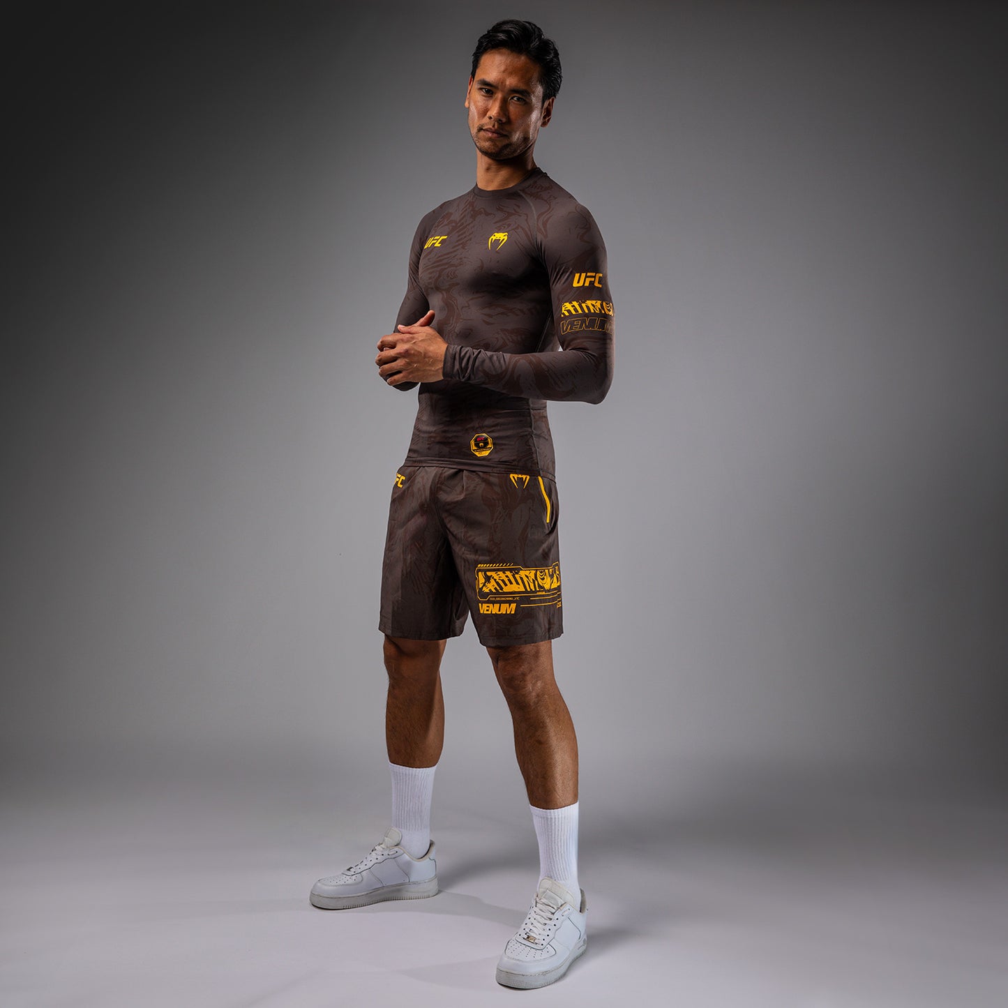 UFC Fusion by Venum Fight Week Rashguard a maniche longhe Performance - Marrone terra