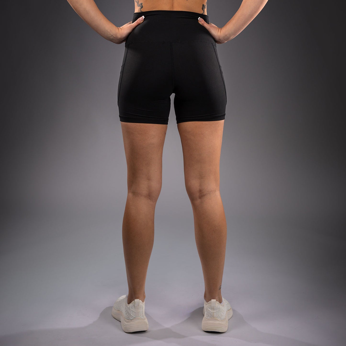 Venum Essential pantaloncini a compressione da donna - Nero
