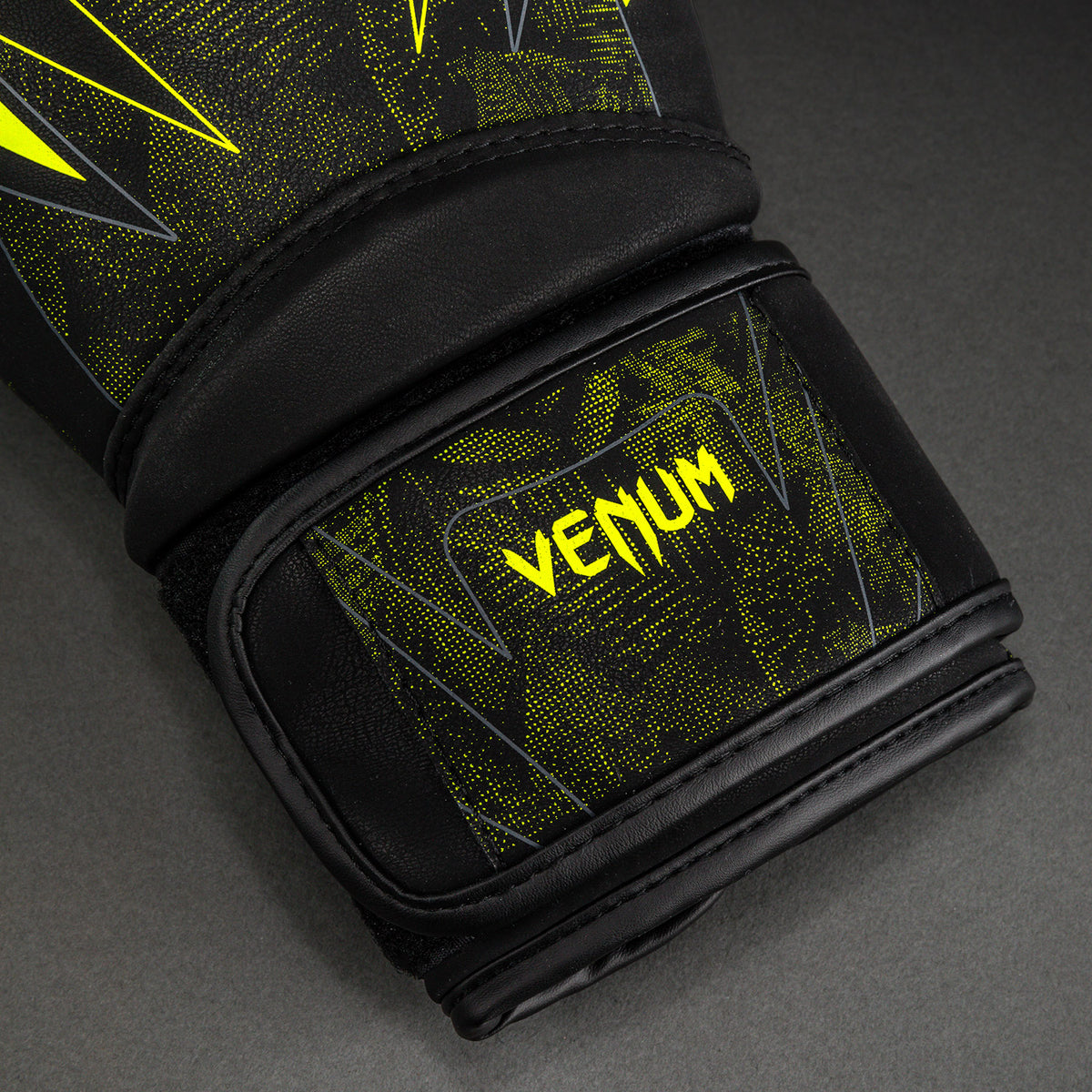 Venum Impact Amazonia Reborn Guantoni da boxe Impact - Nero/Verde