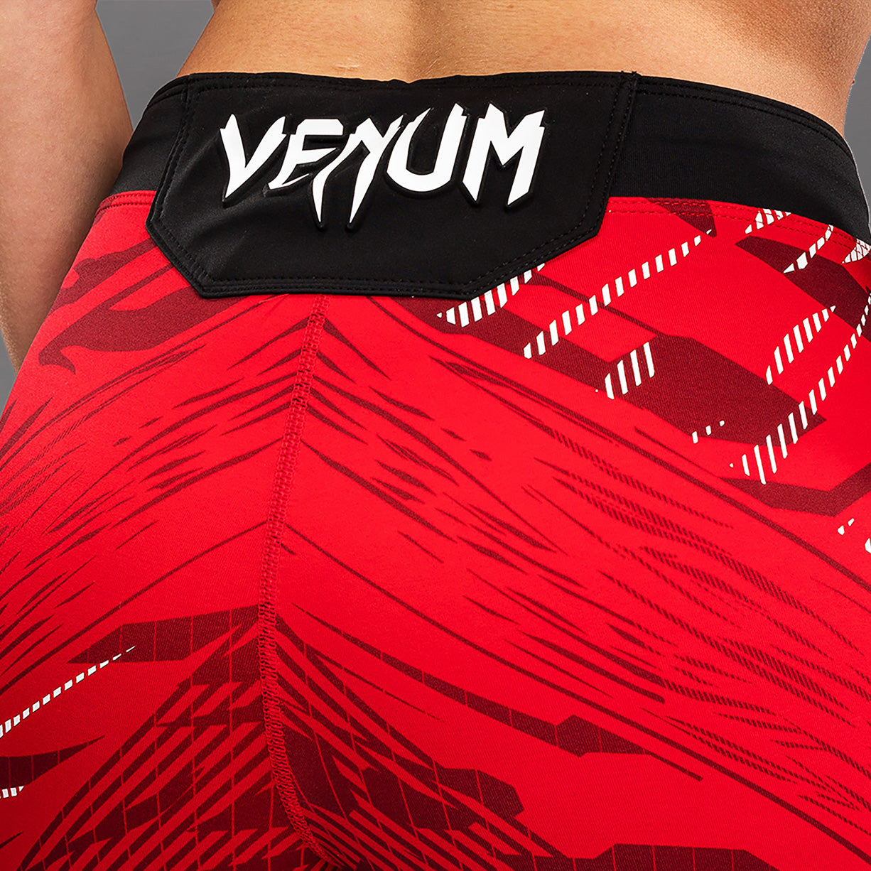 UFC Fusion by Venum Authentic Fight Night Vale Tudo Shorts per Donna - Fit Corto - Rosso