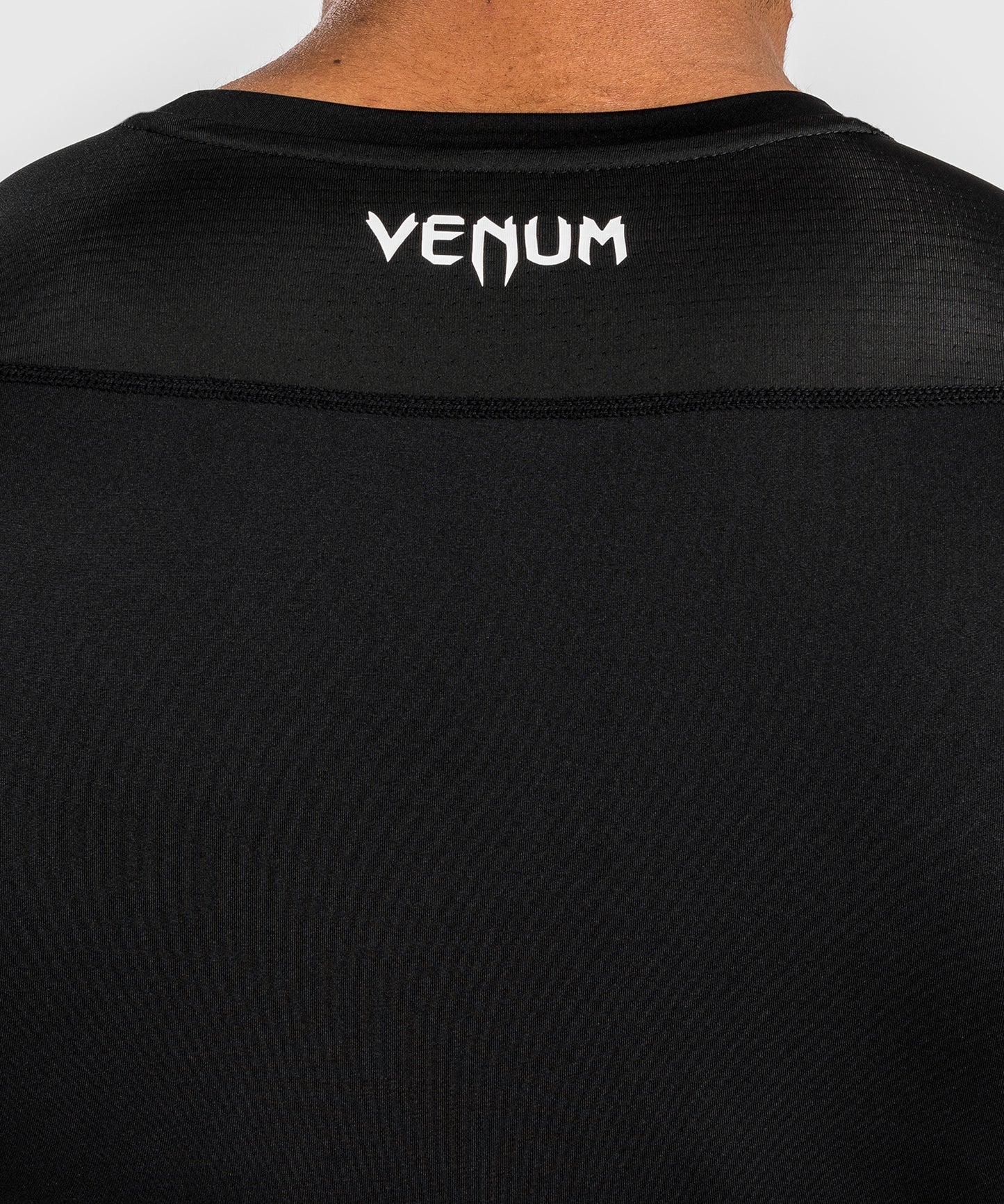 Venum Attack Rashguard a Maniche Corte da Uomo - Nero/Grigio