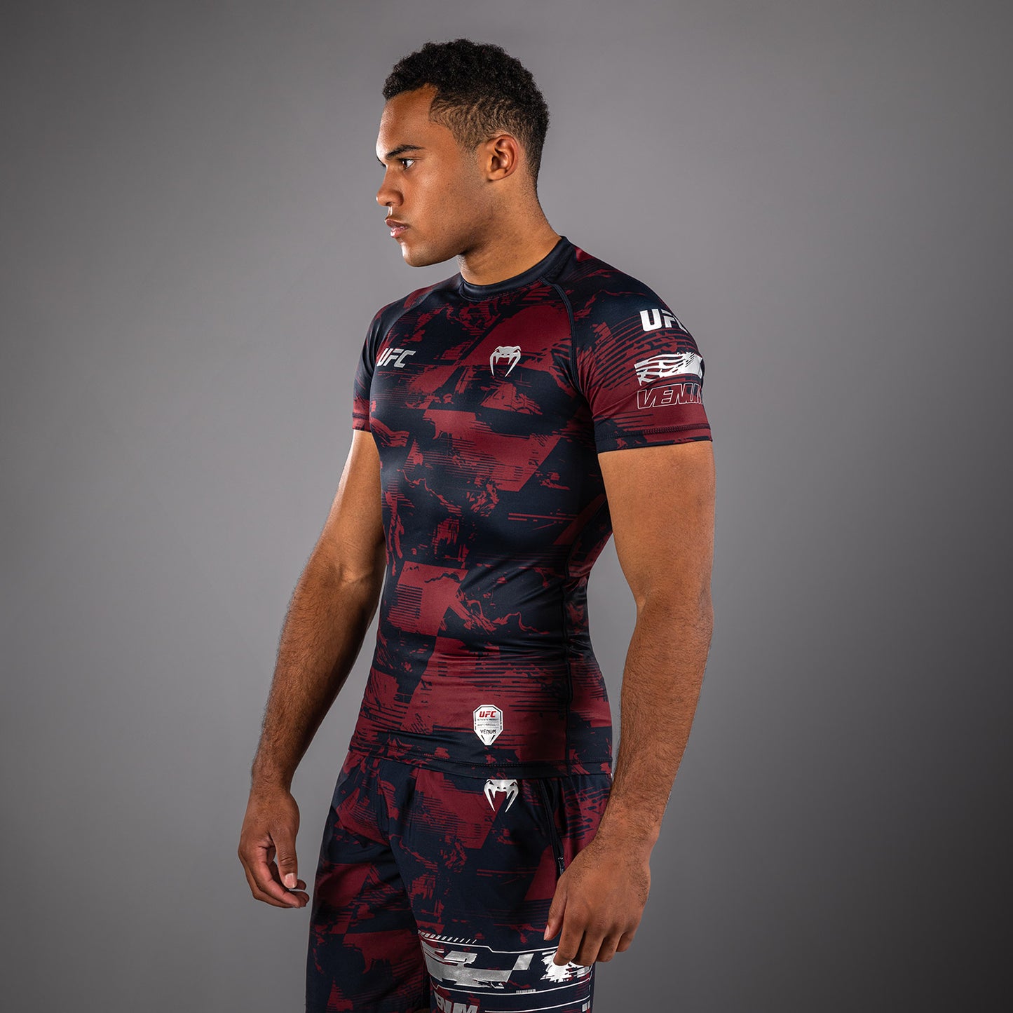 UFC Zenith by Venum Authentic Fight Week Rashguard maniche corte Performance Uomo - Blu navy/Bordeaux/Argento