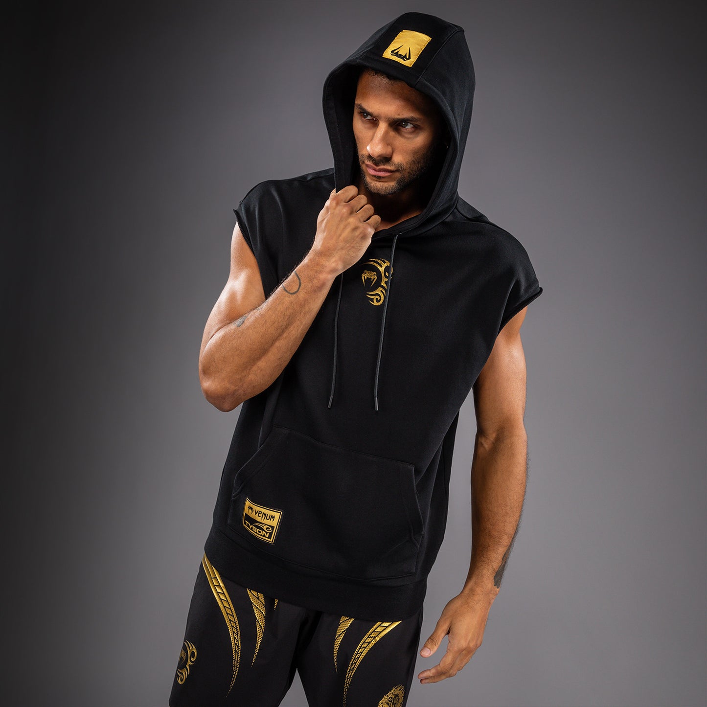 Venum x Mike Tyson Tiger Felpa con Cappuccio Senza Maniche - Nero/Oro