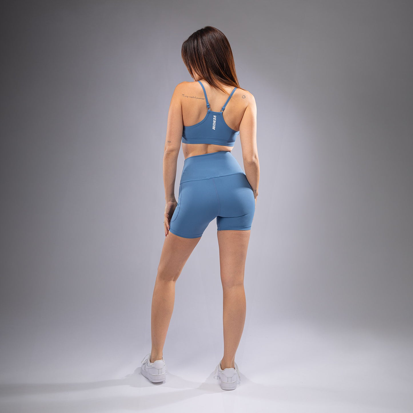 Venum Essential Bike Shorts da Donna - Blu Tempesta