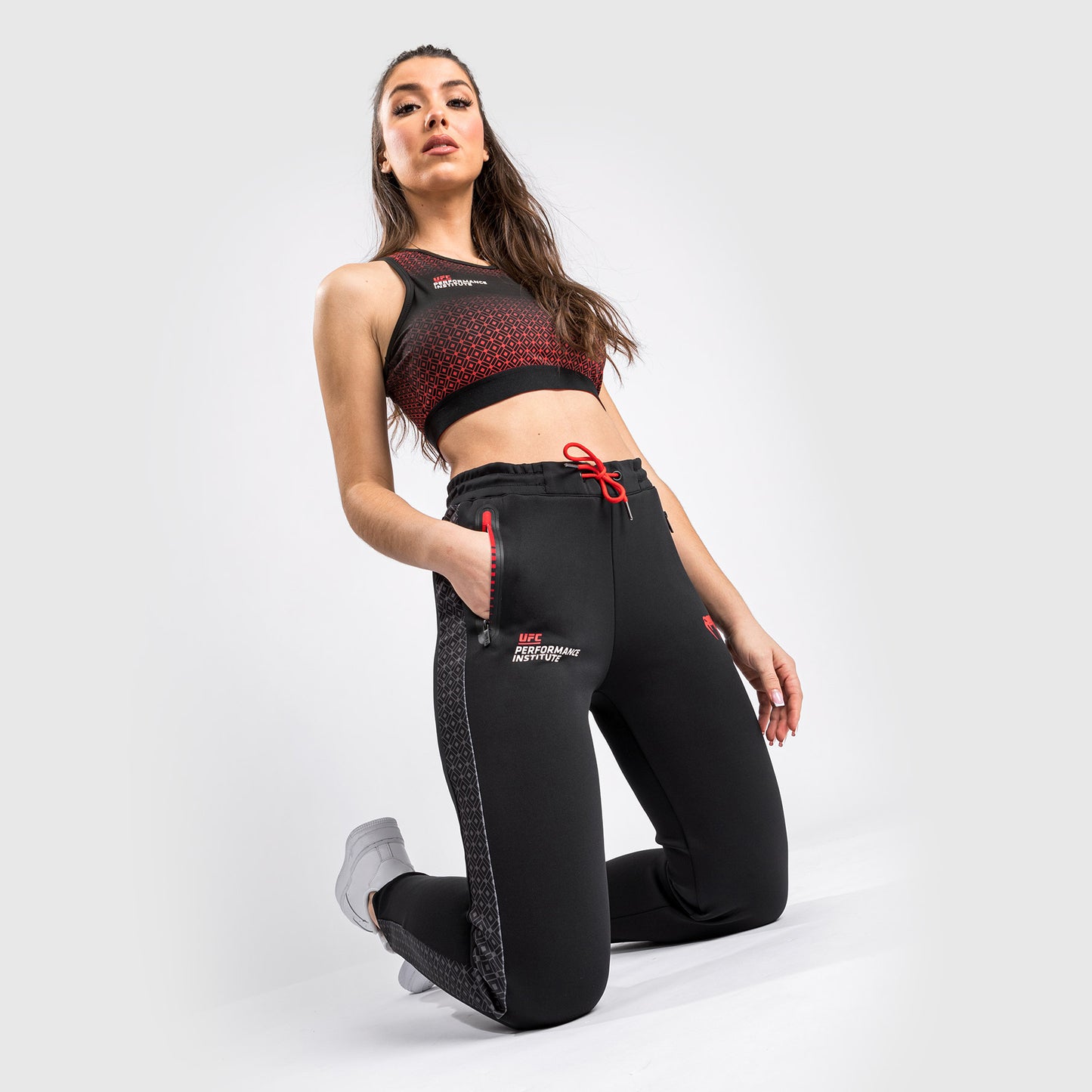 Pantaloni da tuta Venum UFC Performance Institute - Per Donna - Nero/Rosso
