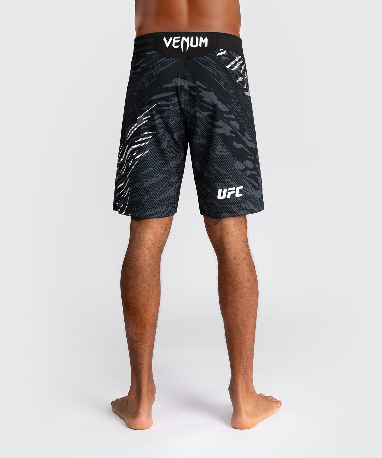 UFC Fusion by Venum Personalizzati Authentic Fight Night Shorts da Lotta per Uomo - Fit Largo - Nero