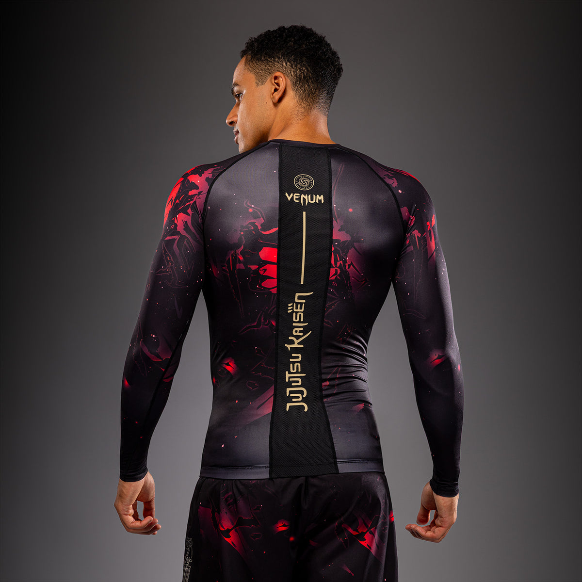 Jujutsu Kaisen x Venum Itadori Rashguard a Maniche Lunghe – Nero/Rosso